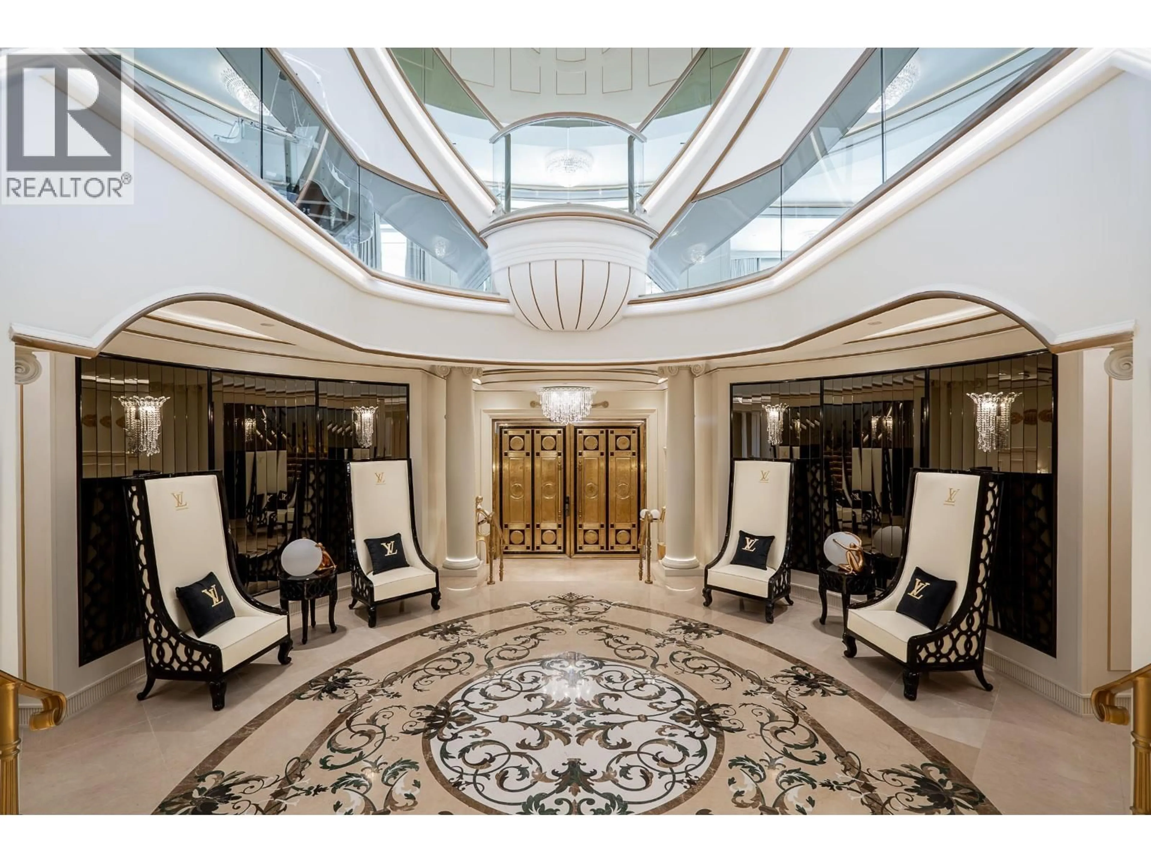 Indoor foyer for 1121 CRESTLINE ROAD, West Vancouver British Columbia V7P3S8