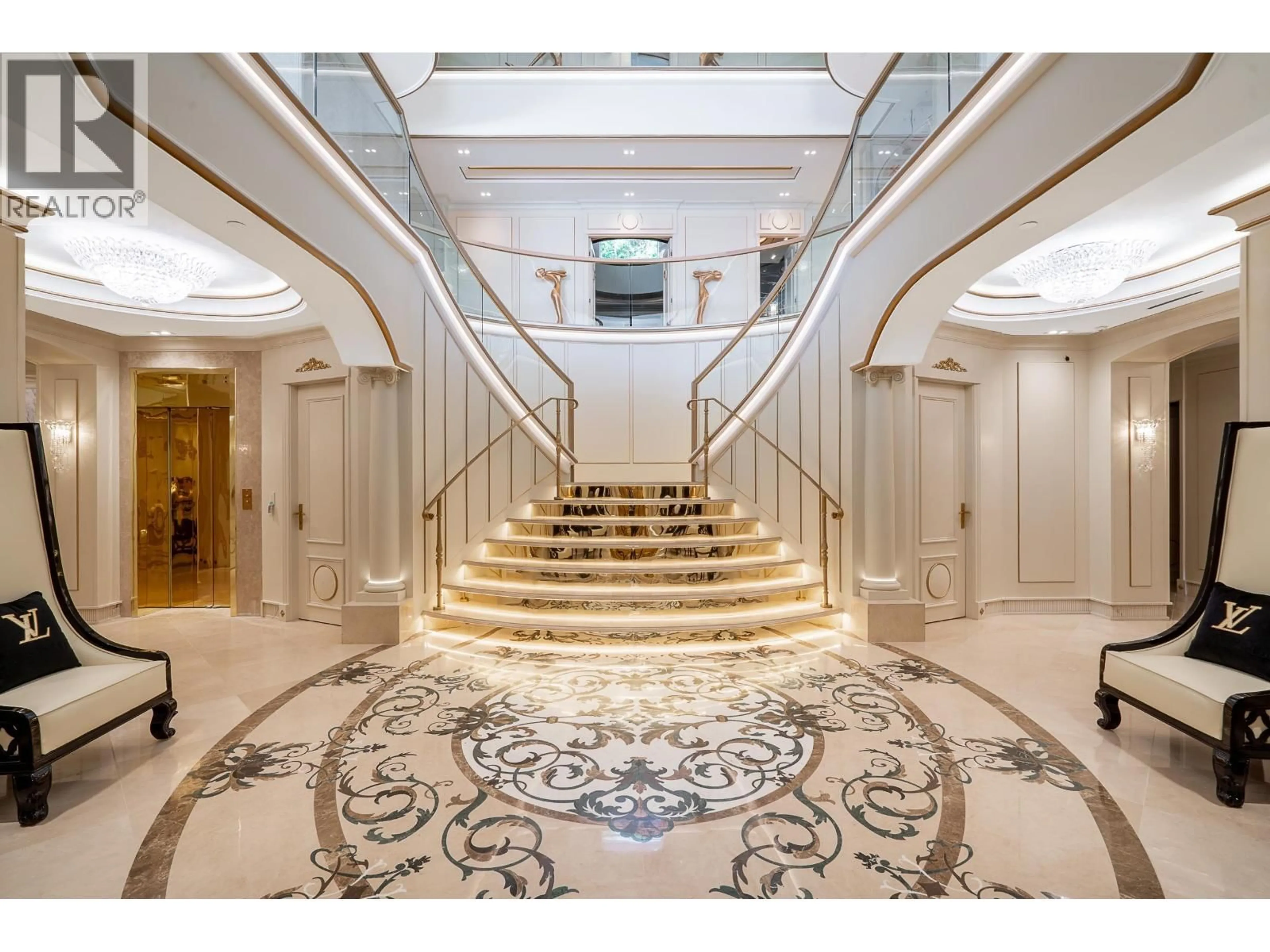 Indoor foyer for 1121 CRESTLINE ROAD, West Vancouver British Columbia V7P3S8