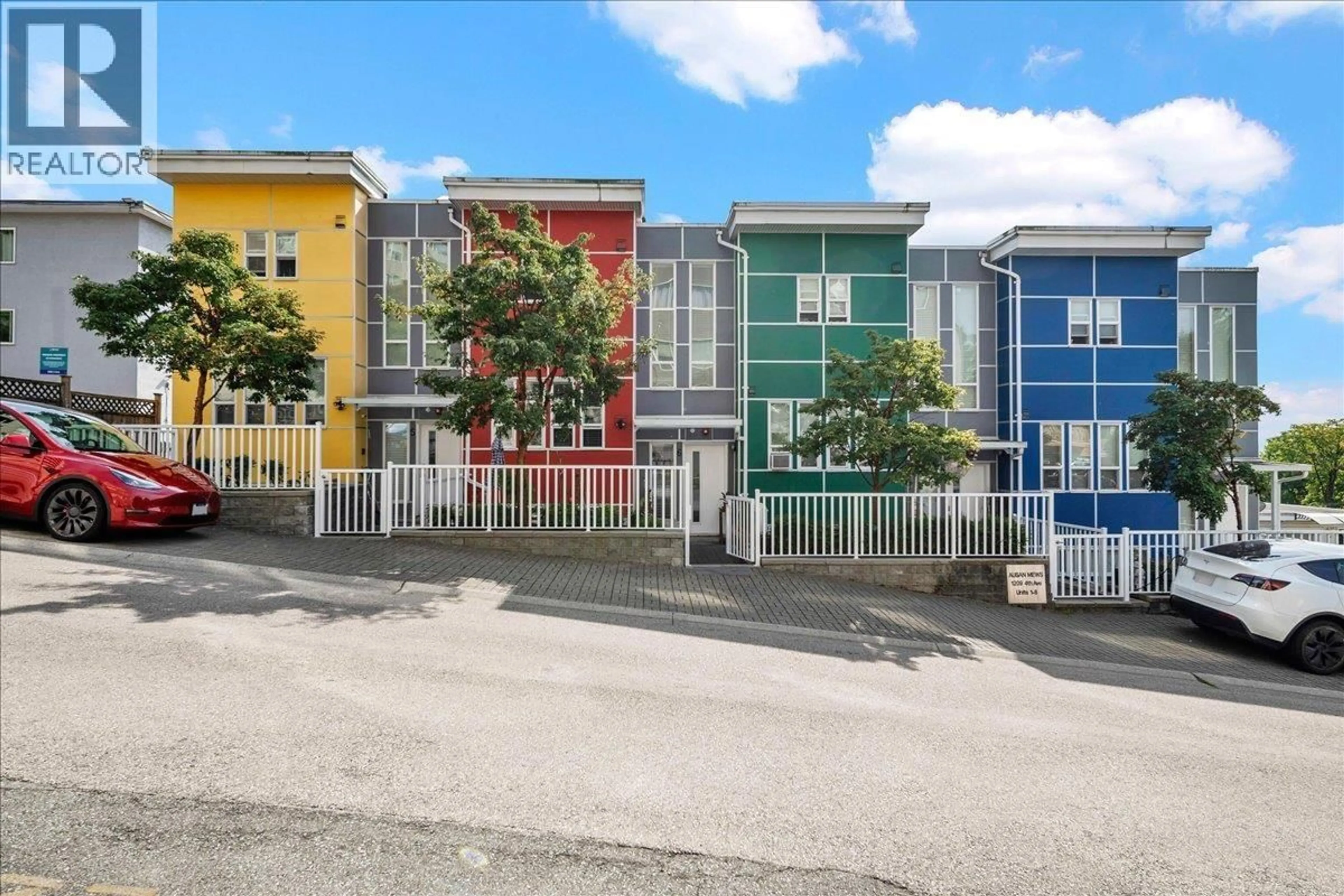 A pic from outside/outdoor area/front of a property/back of a property/a pic from drone, street for 6 - 1209 FOURTH AVENUE, New Westminster British Columbia V3M1T8