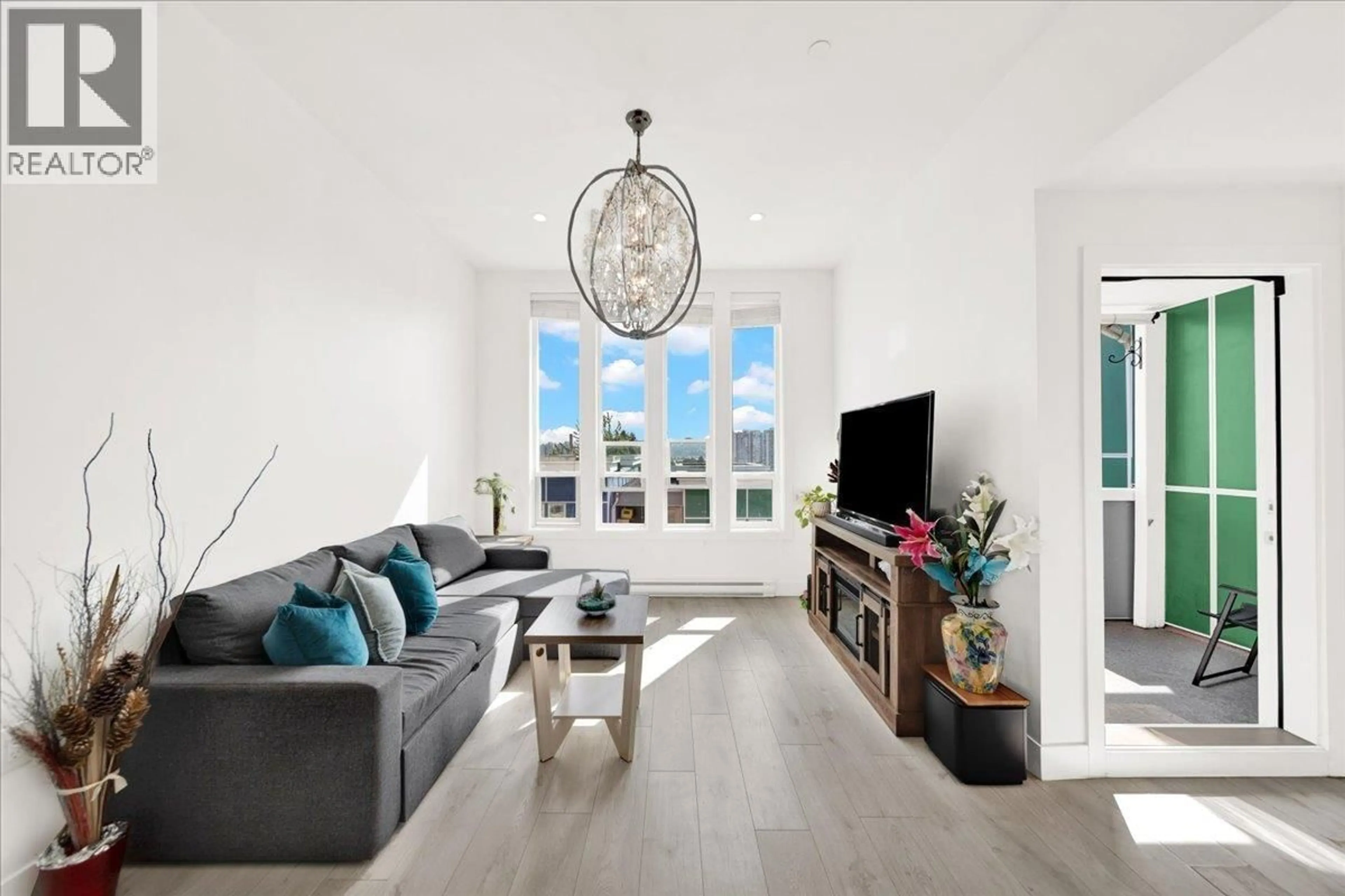 Living room with furniture, unknown for 6 - 1209 FOURTH AVENUE, New Westminster British Columbia V3M1T8