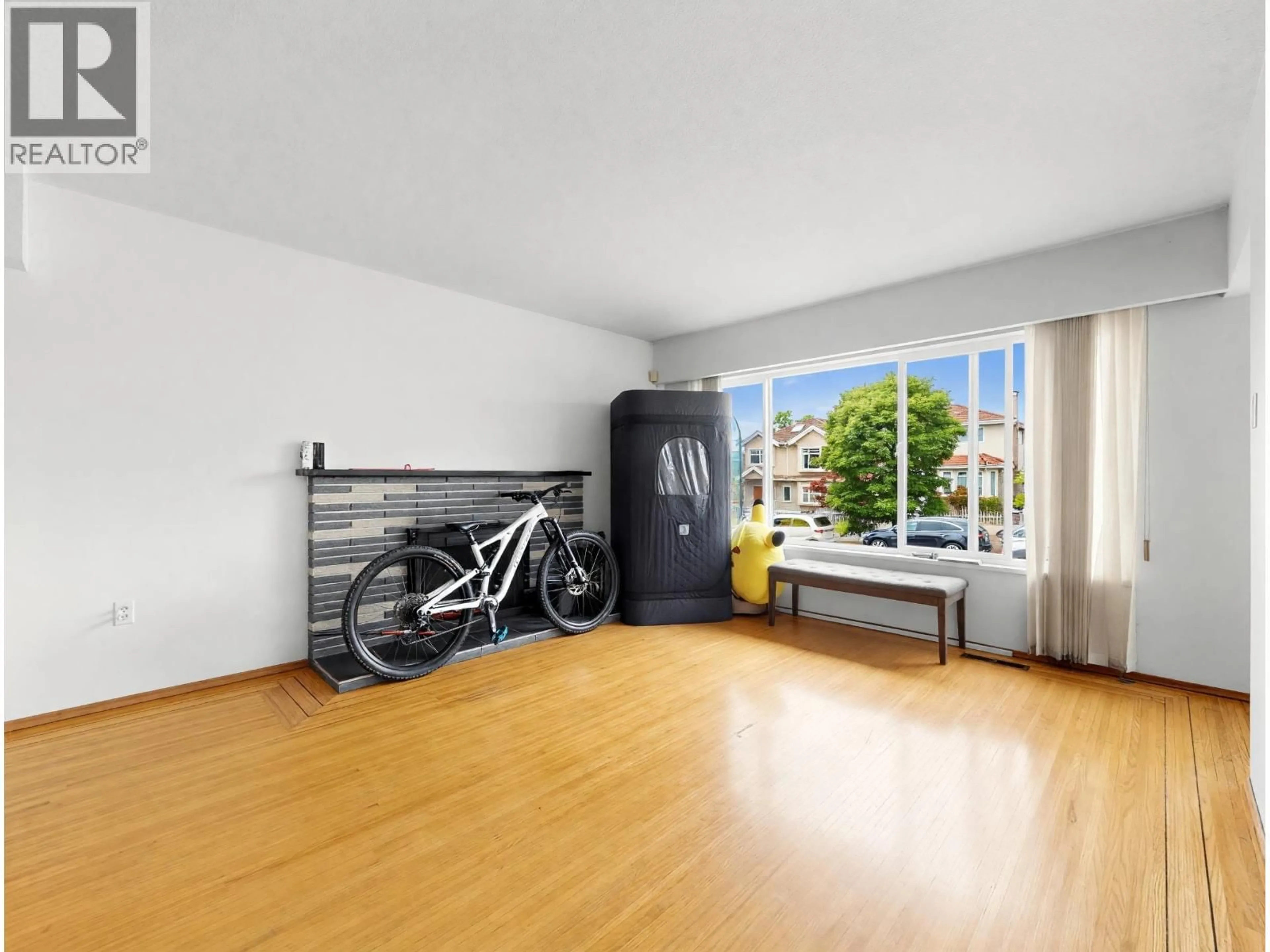 Indoor garage for 1972 51ST AVENUE, Vancouver British Columbia V5P1V9
