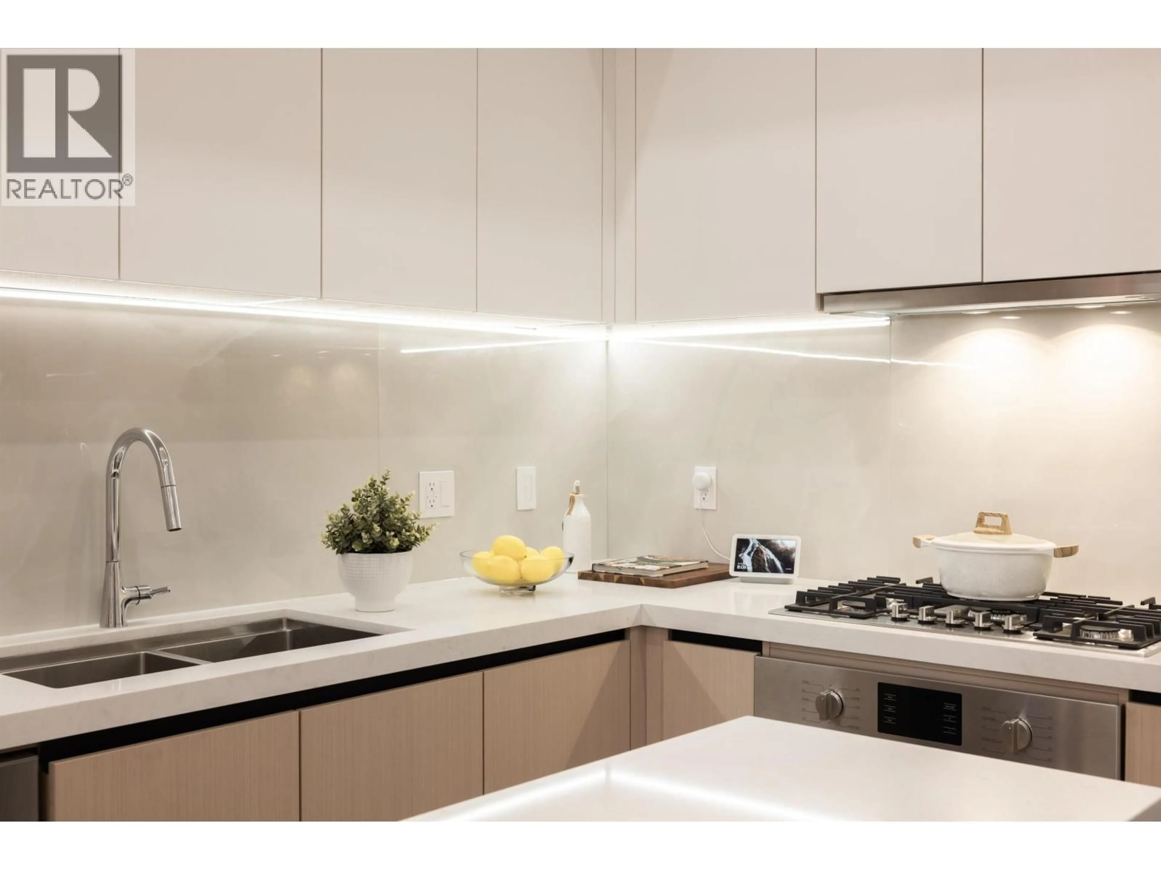 Contemporary kitchen, unknown for 101 - 914 ROCHESTER AVENUE, Coquitlam British Columbia V3K2W6