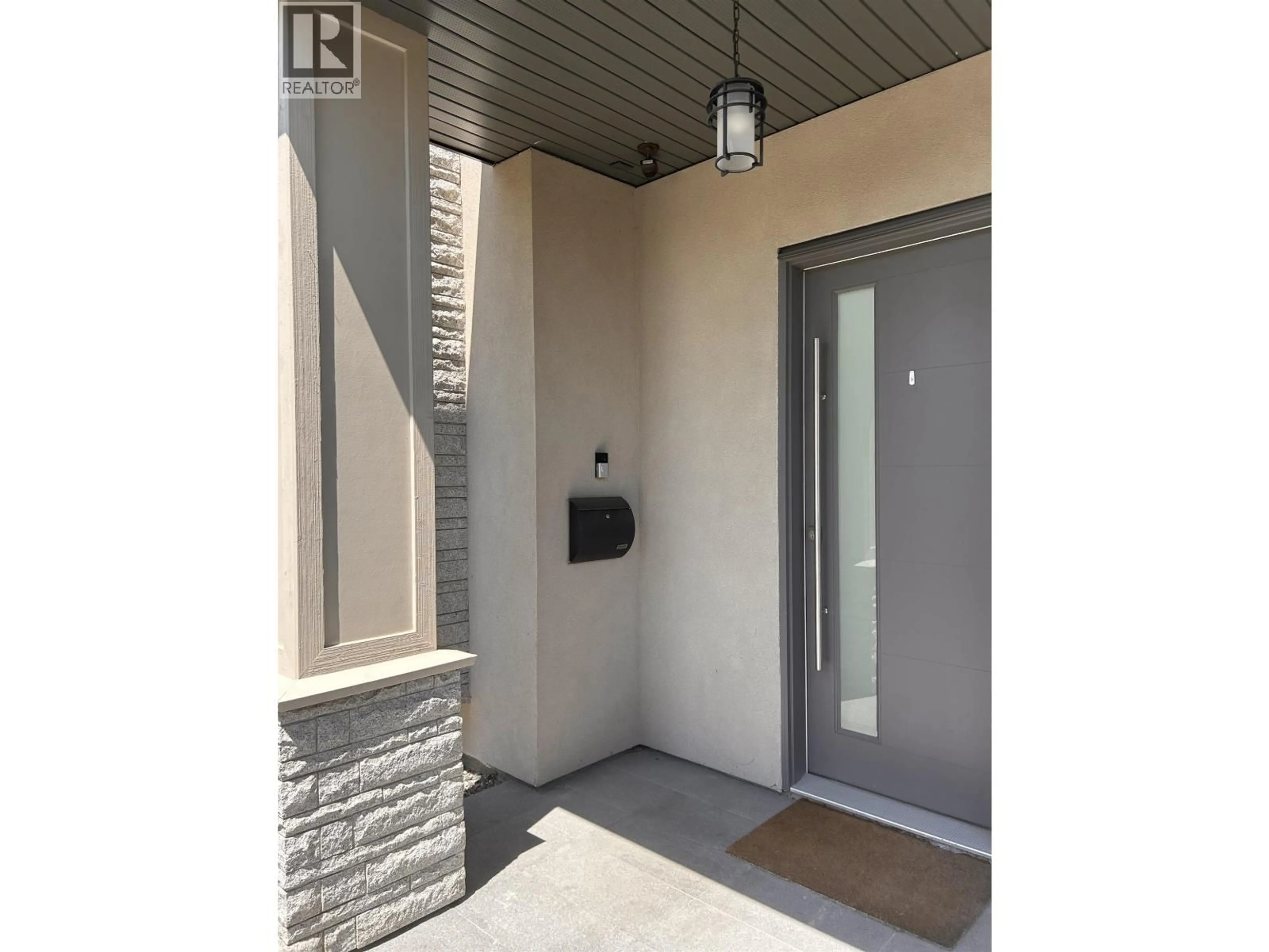 Indoor entryway for 7595 WILLIAMS ROAD, Richmond British Columbia V7A1E8