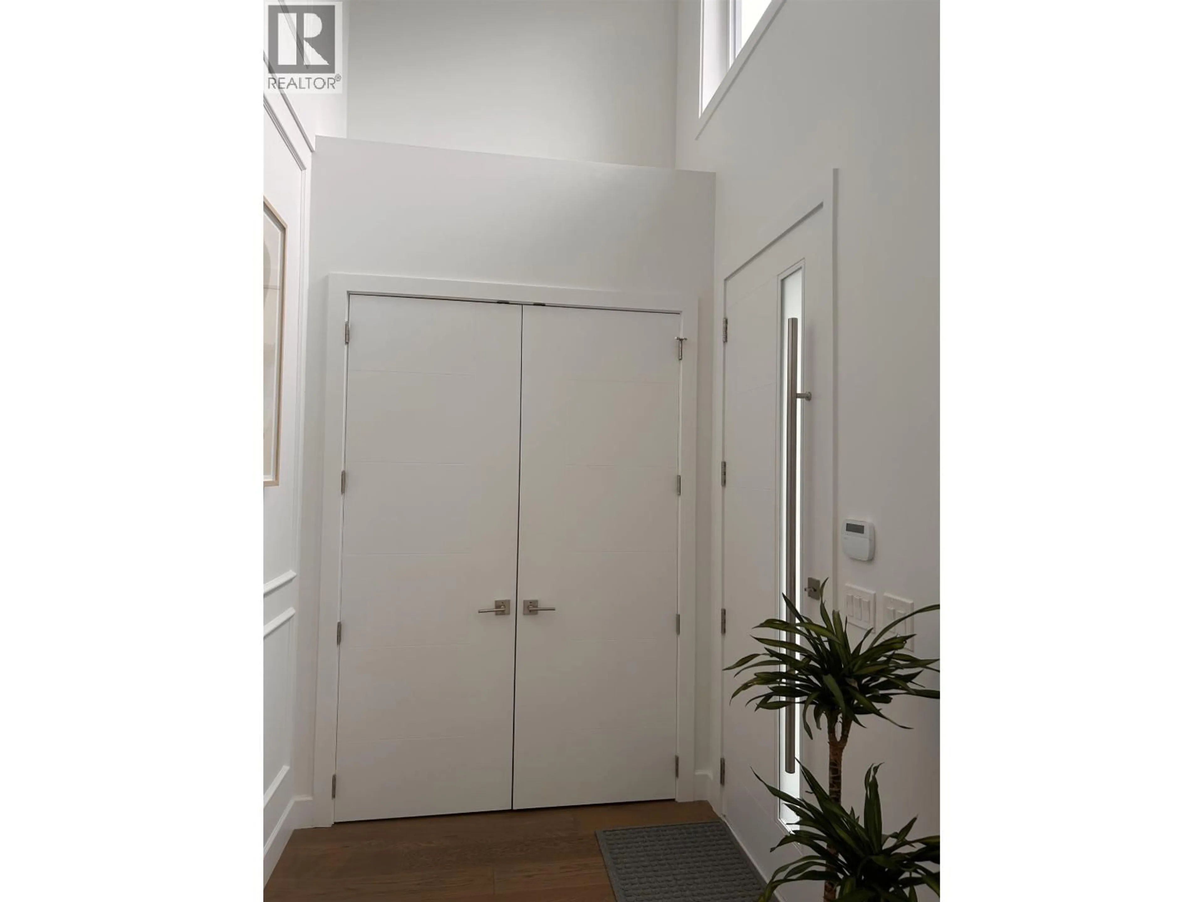 Indoor entryway for 7595 WILLIAMS ROAD, Richmond British Columbia V7A1E8