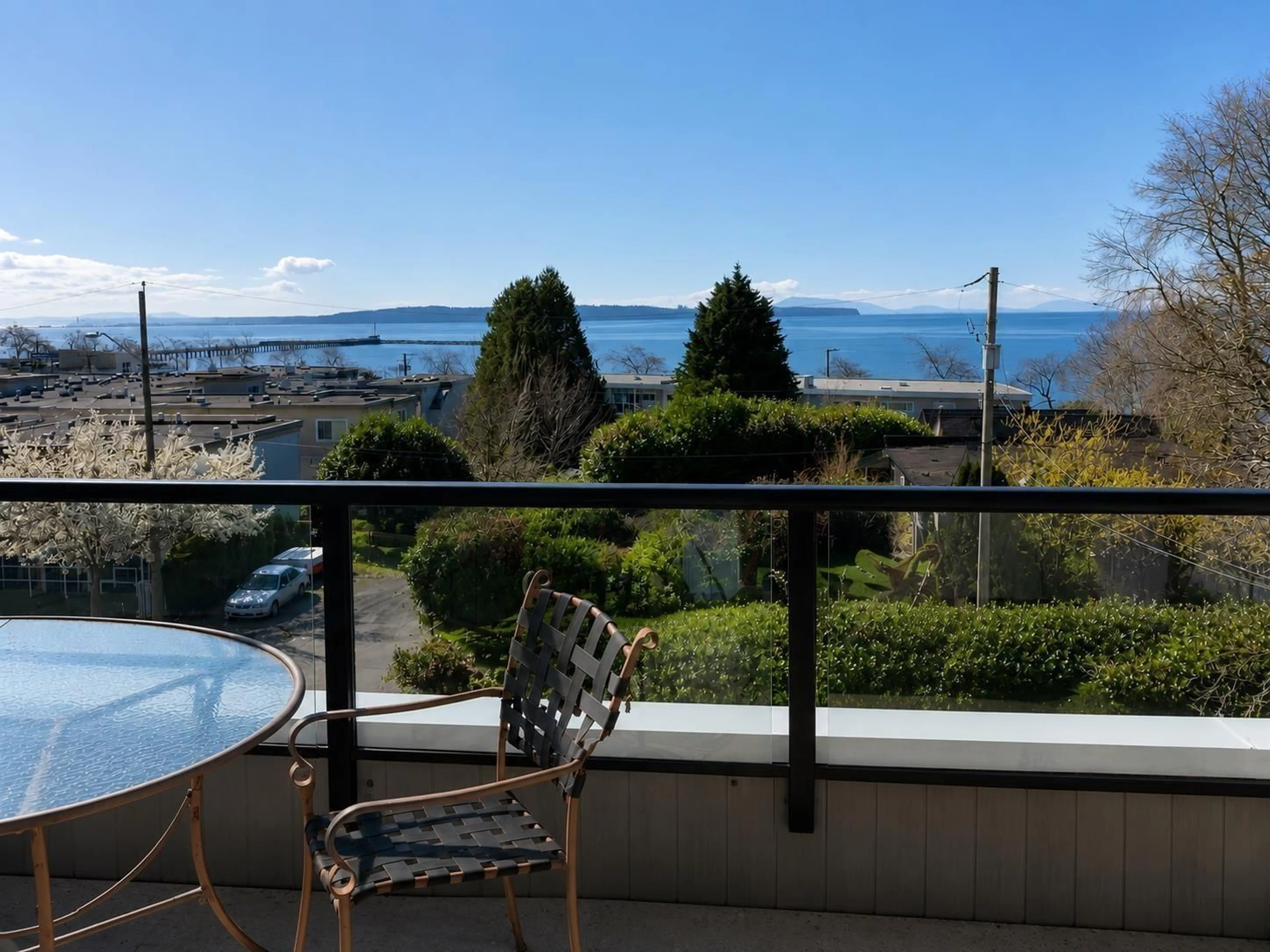 Balcony in the apartment, water/lake/river/ocean view for 14878 BUENA VISTA AVENUE, White Rock British Columbia V4B1X4