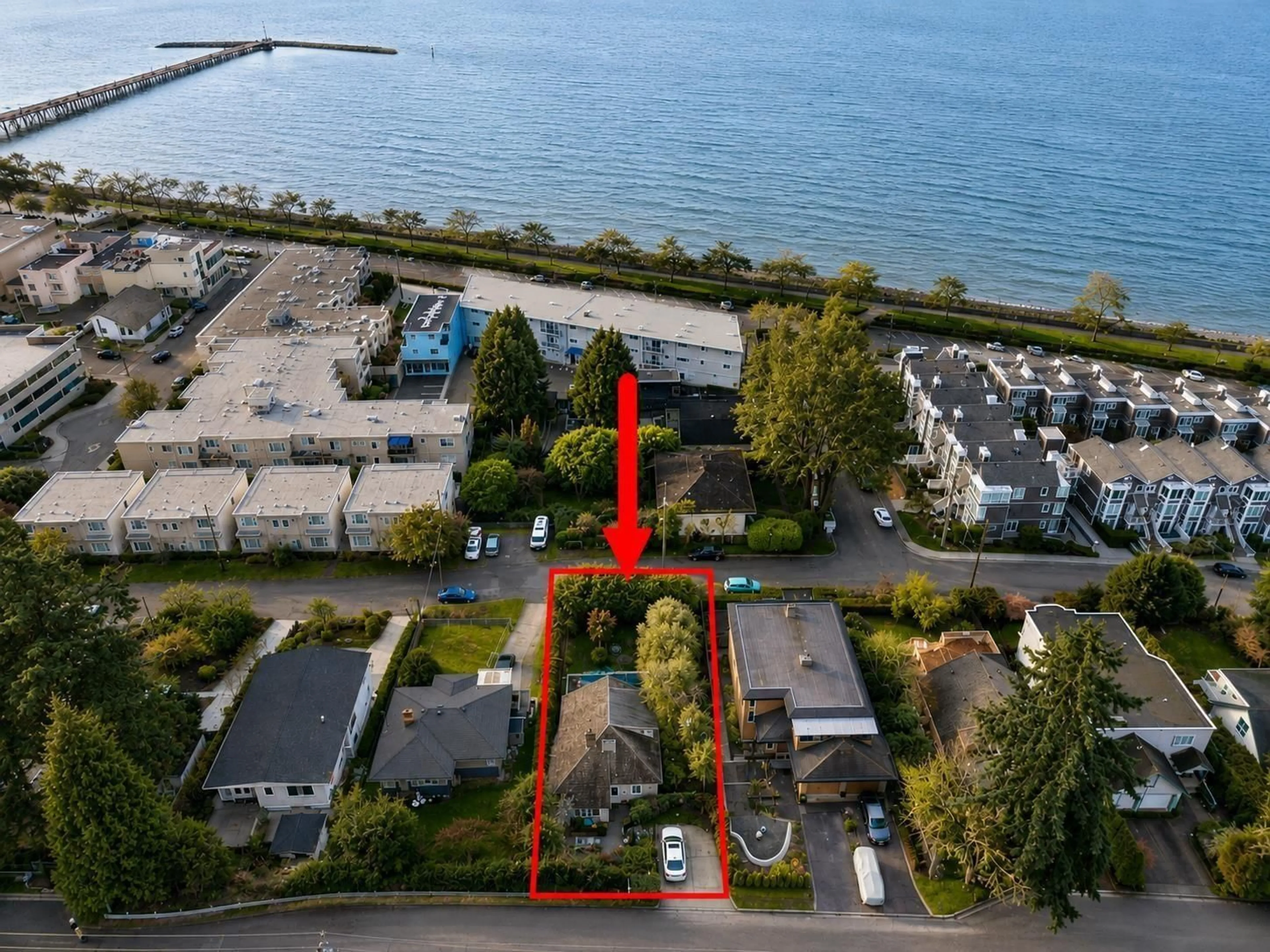 A pic from outside/outdoor area/front of a property/back of a property/a pic from drone, water/lake/river/ocean view for 14878 BUENA VISTA AVENUE, White Rock British Columbia V4B1X4