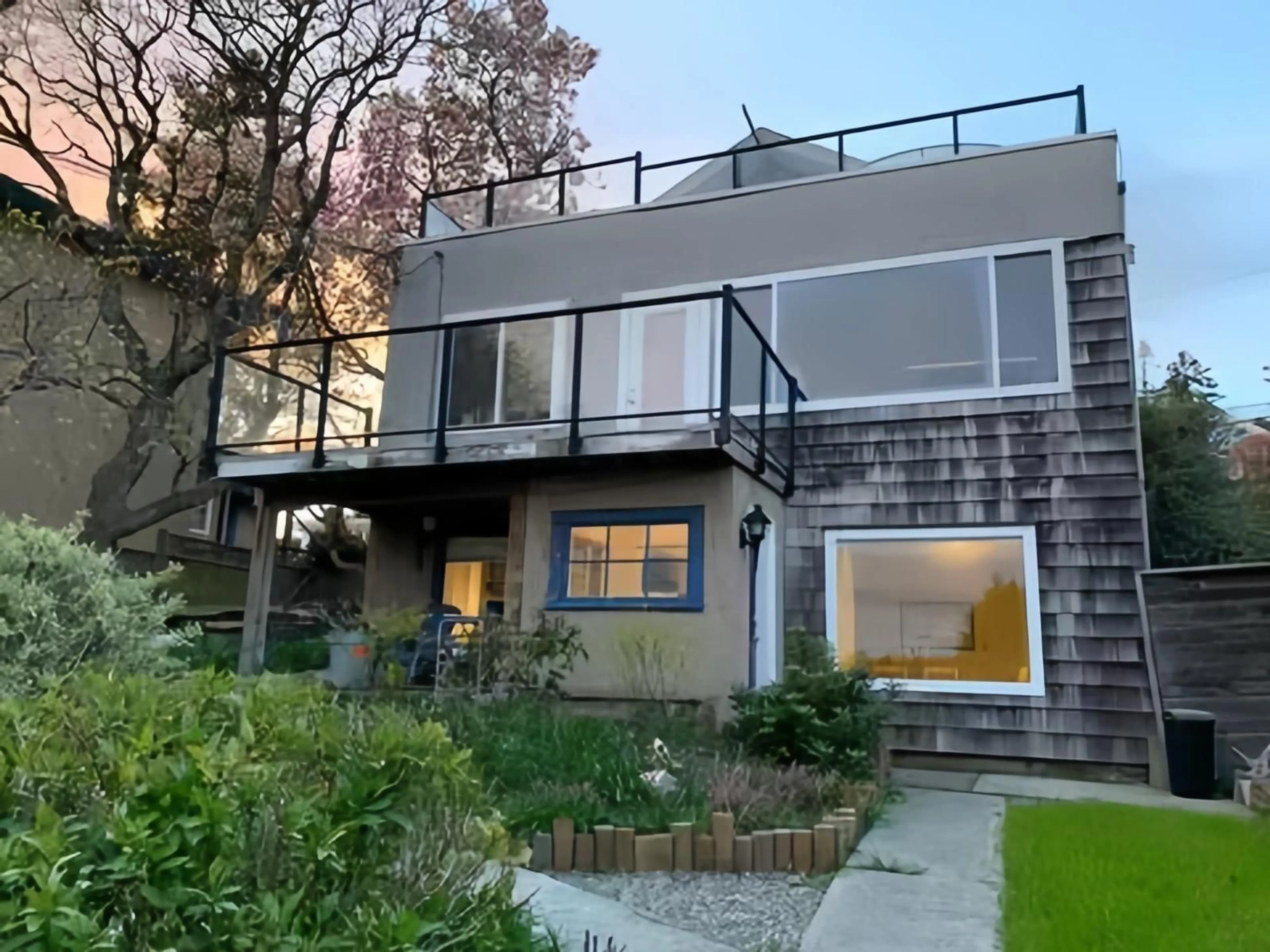 Home with vinyl exterior material, street for 14878 BUENA VISTA AVENUE, White Rock British Columbia V4B1X4