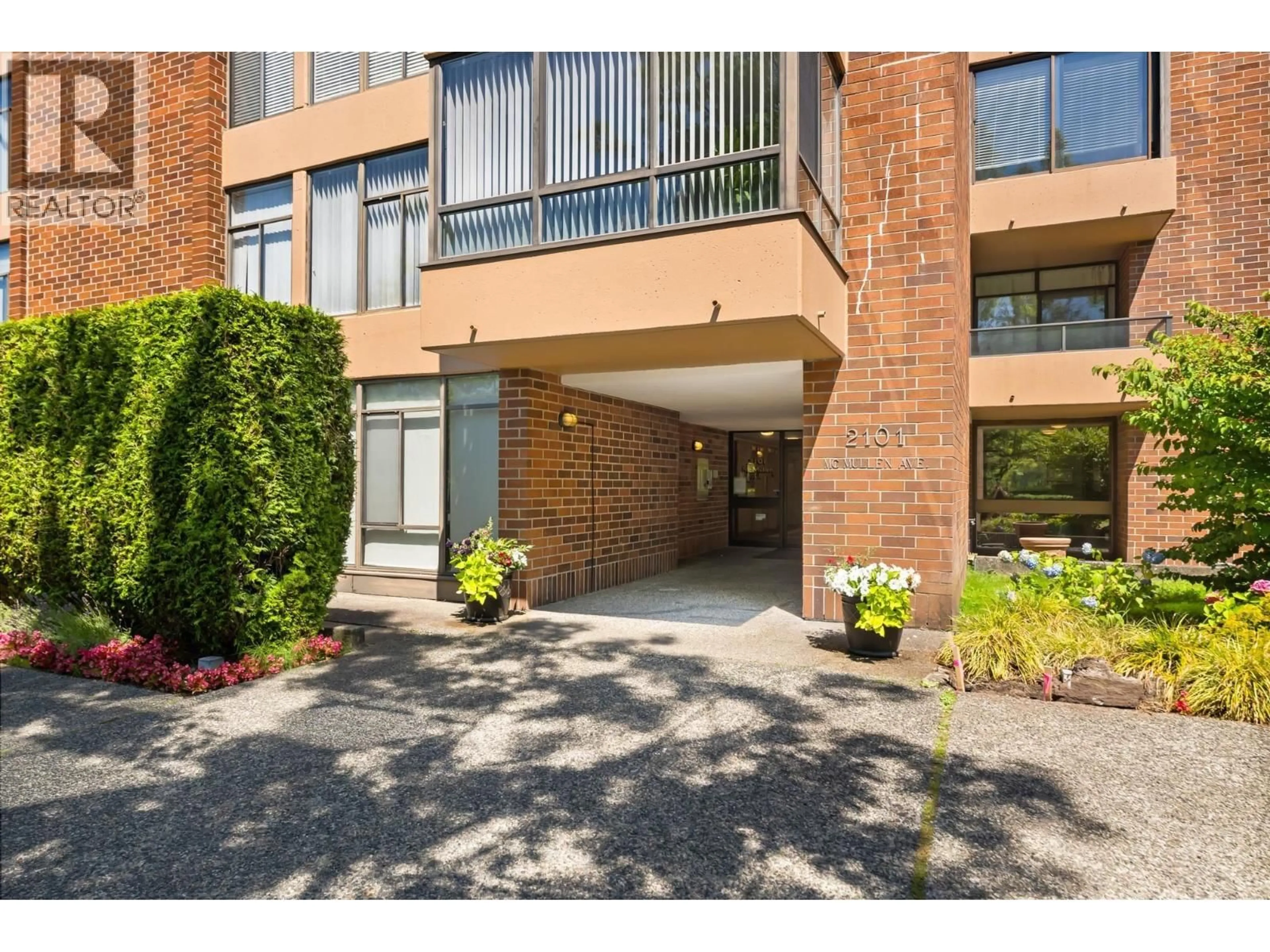 Indoor foyer for 312 - 2101 MCMULLEN AVENUE, Vancouver British Columbia V6L3B4