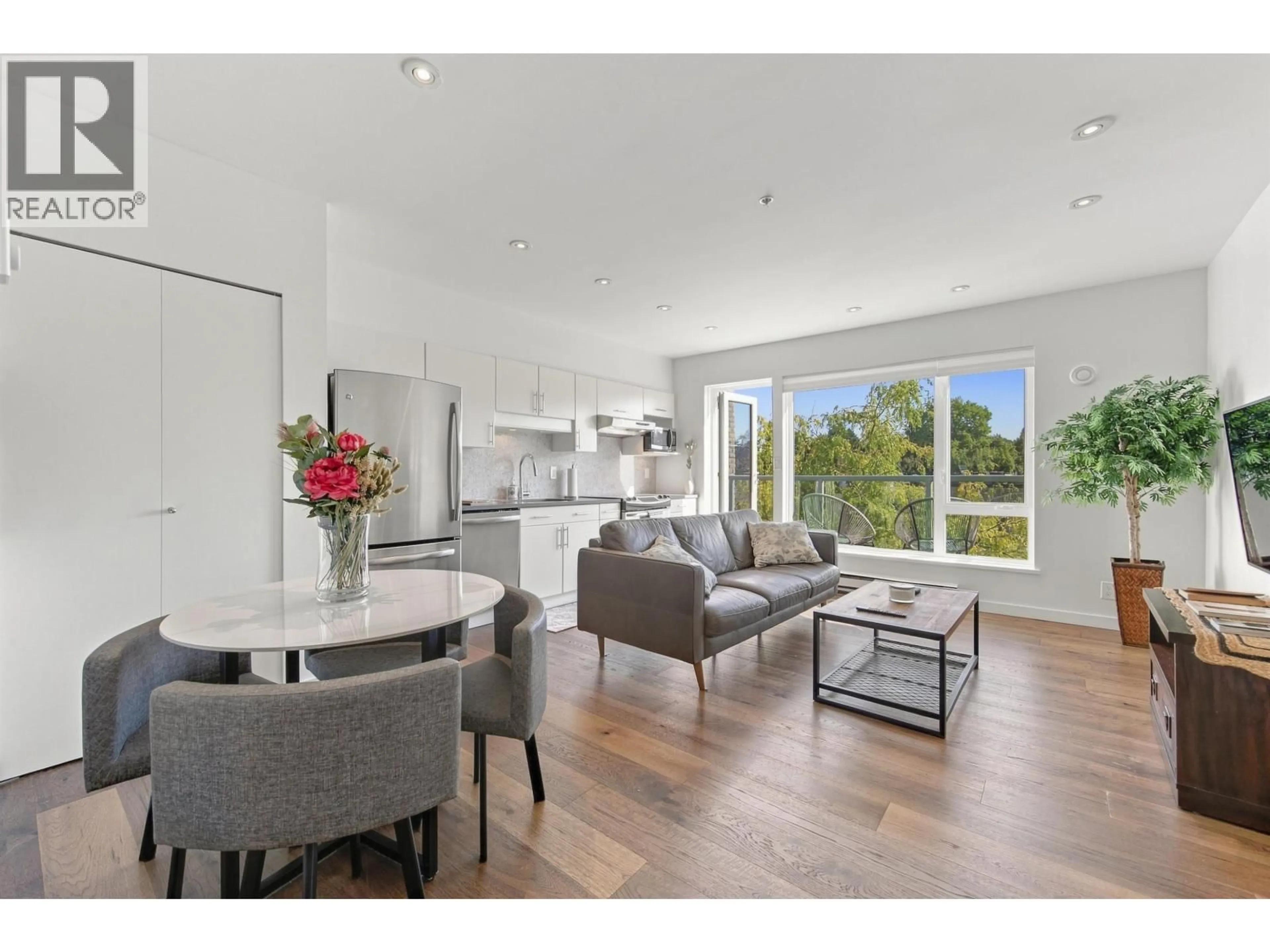 Open concept kitchen, wood/laminate floor for 406 - 1688 CYPRESS STREET STREET, Vancouver British Columbia V6J5J1