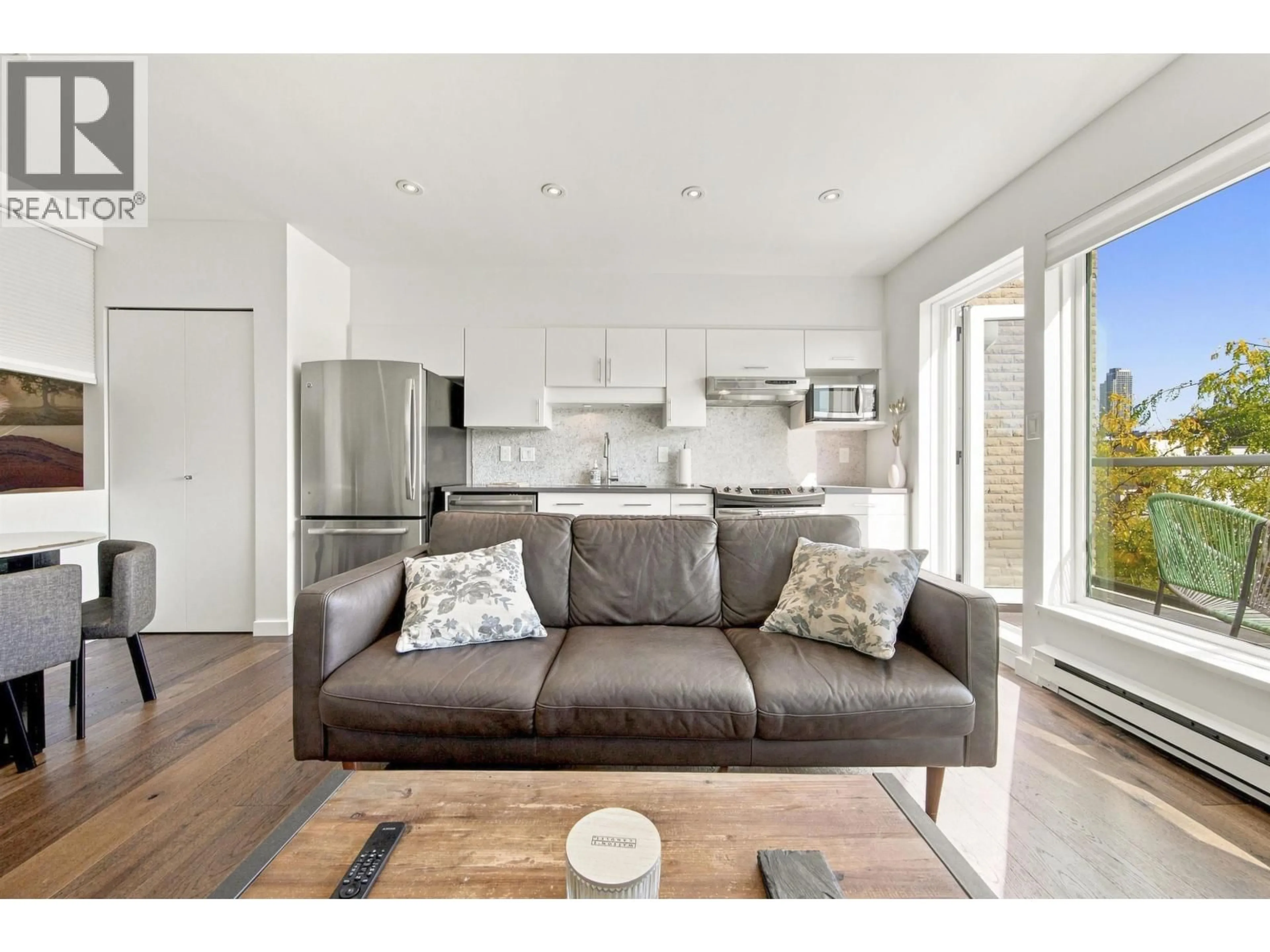 Living room with furniture, wood/laminate floor for 406 - 1688 CYPRESS STREET STREET, Vancouver British Columbia V6J5J1