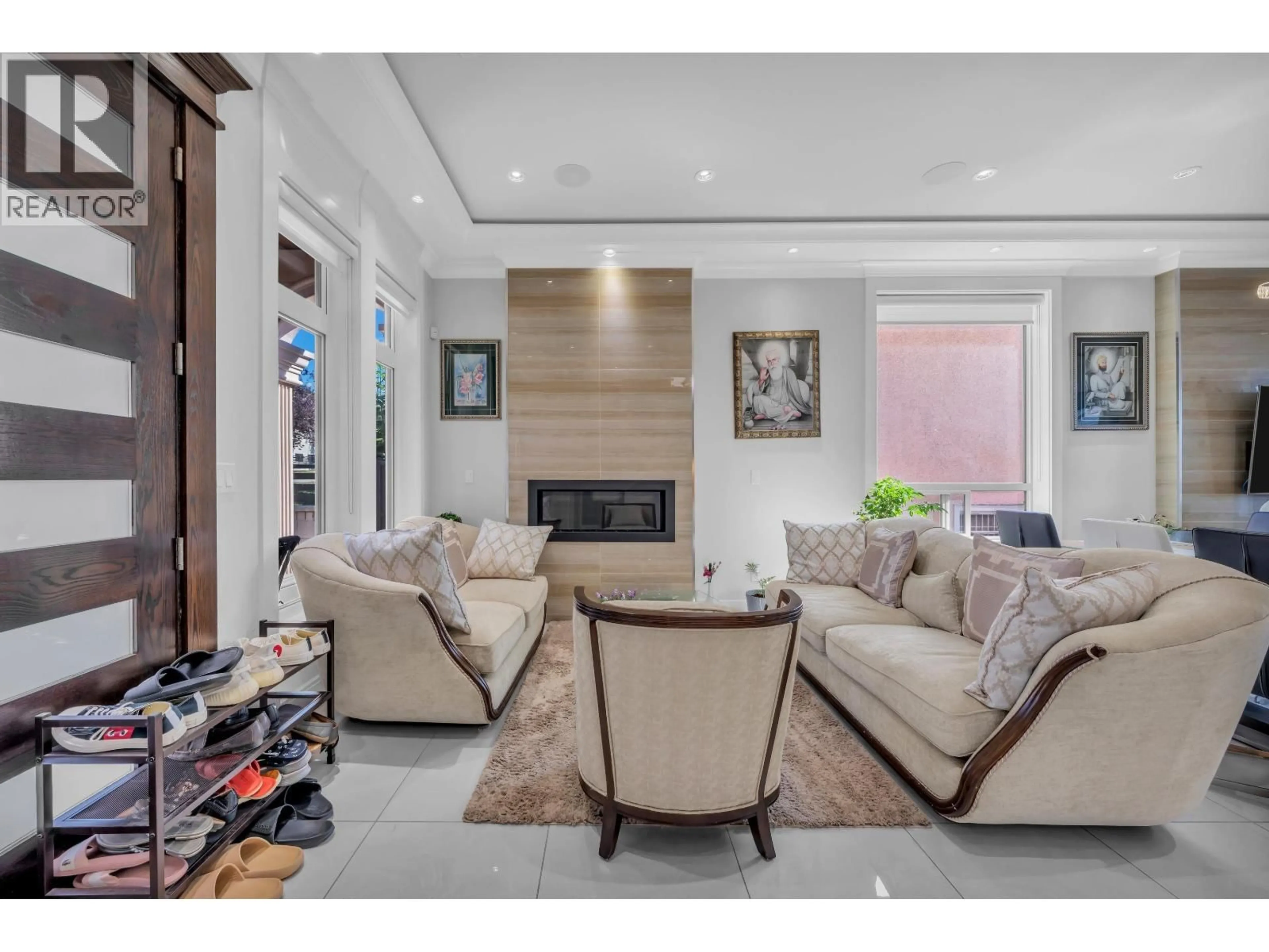 Living room with furniture, ceramic/tile floor for 768 58TH AVENUE, Vancouver British Columbia V5X1W3