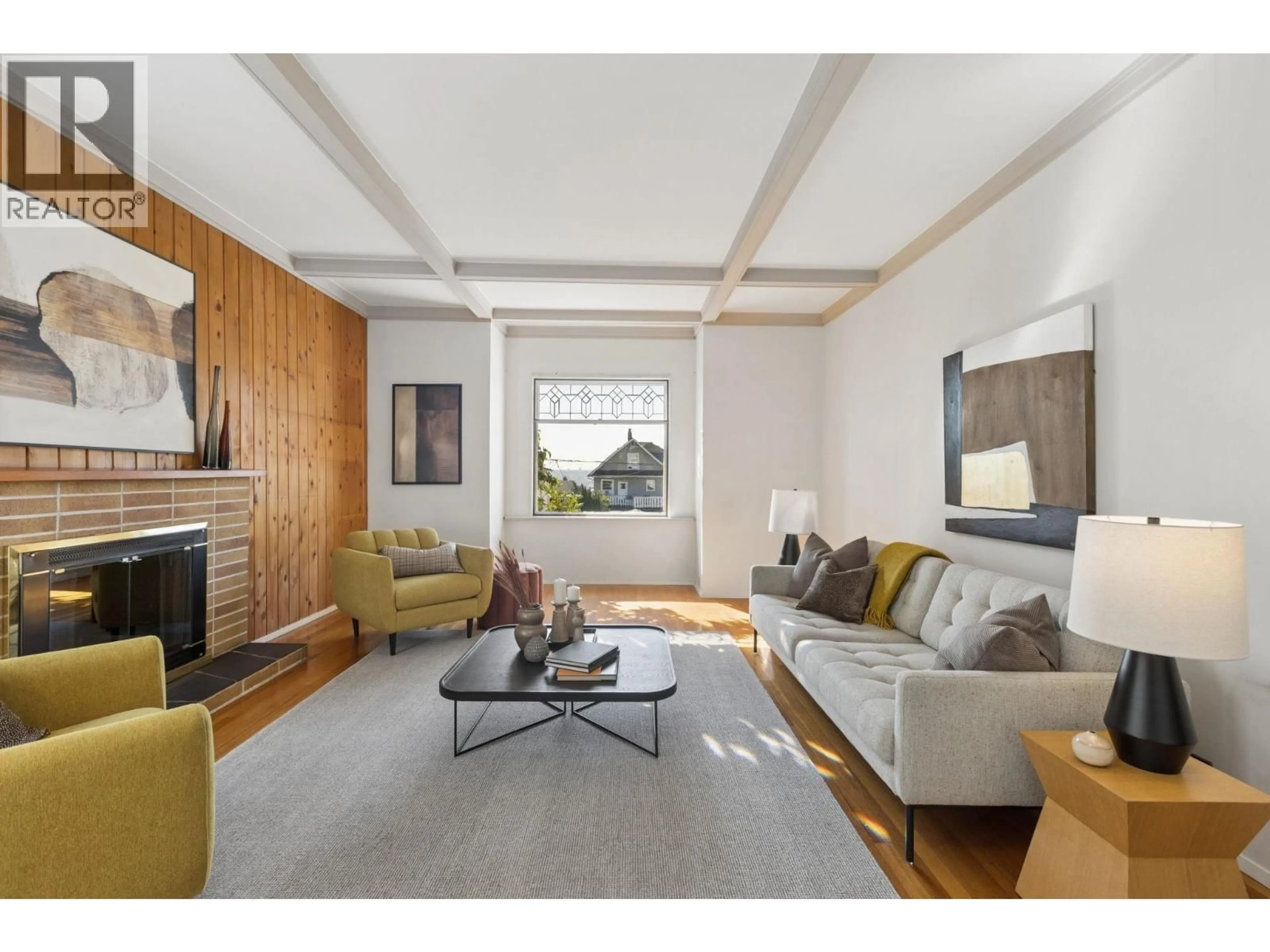 Living room with furniture, wood/laminate floor for 443 7TH STREET, North Vancouver British Columbia V7L1S1