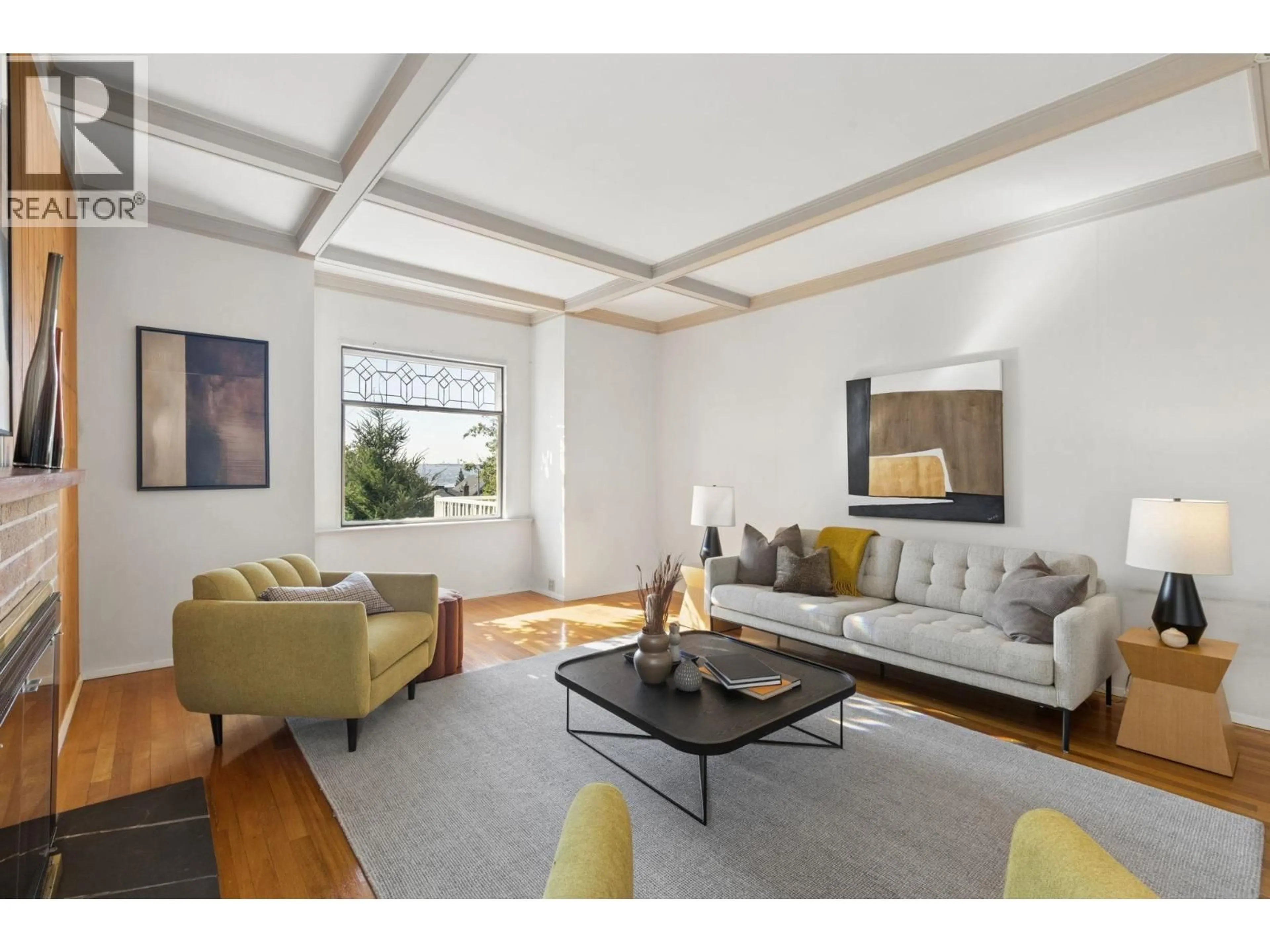 Living room with furniture, unknown for 443 7TH STREET, North Vancouver British Columbia V7L1S1