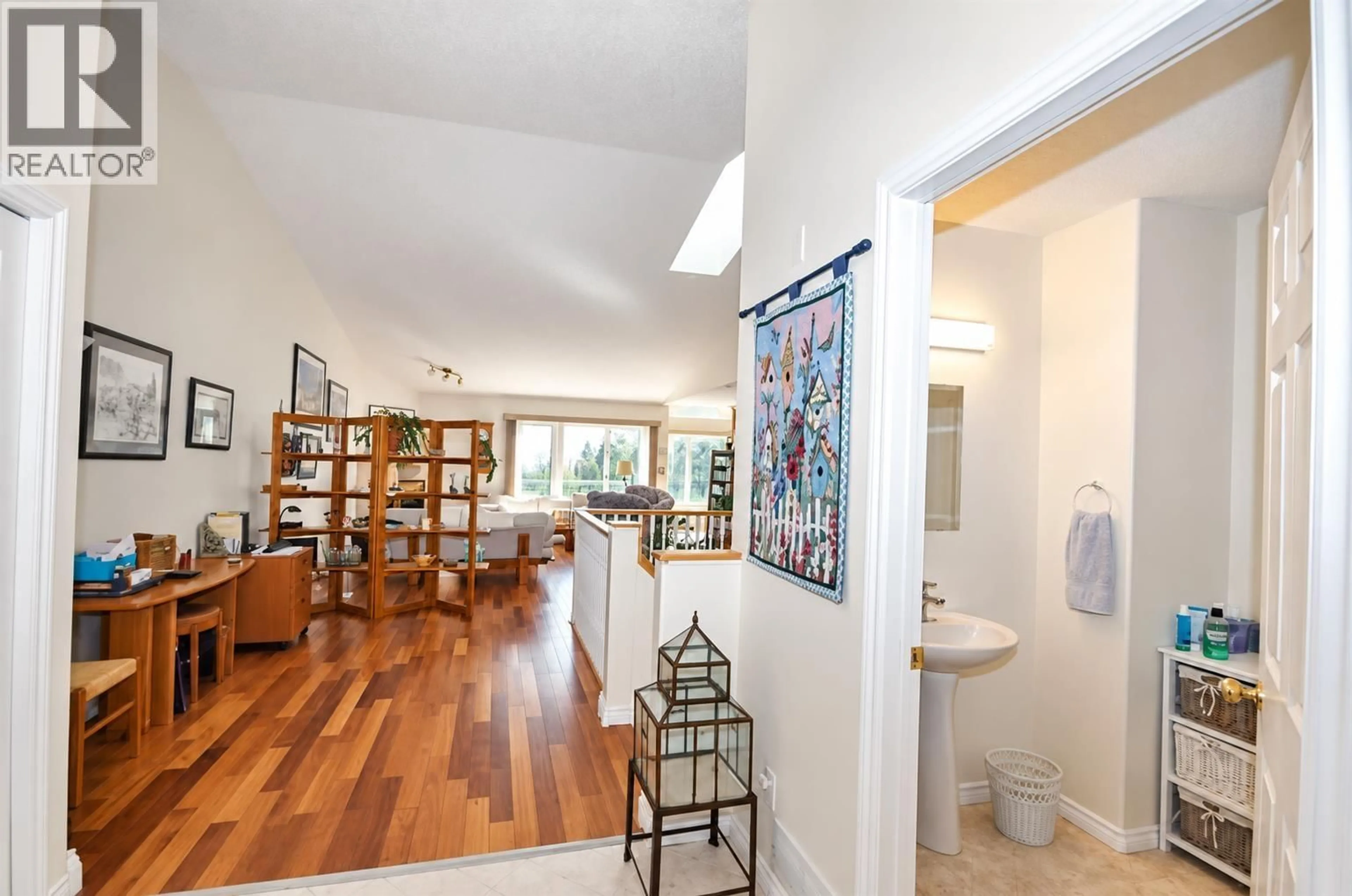 Indoor foyer for 10 - 11 EAGLE CRESCENT, Williams Lake British Columbia V2G4R6