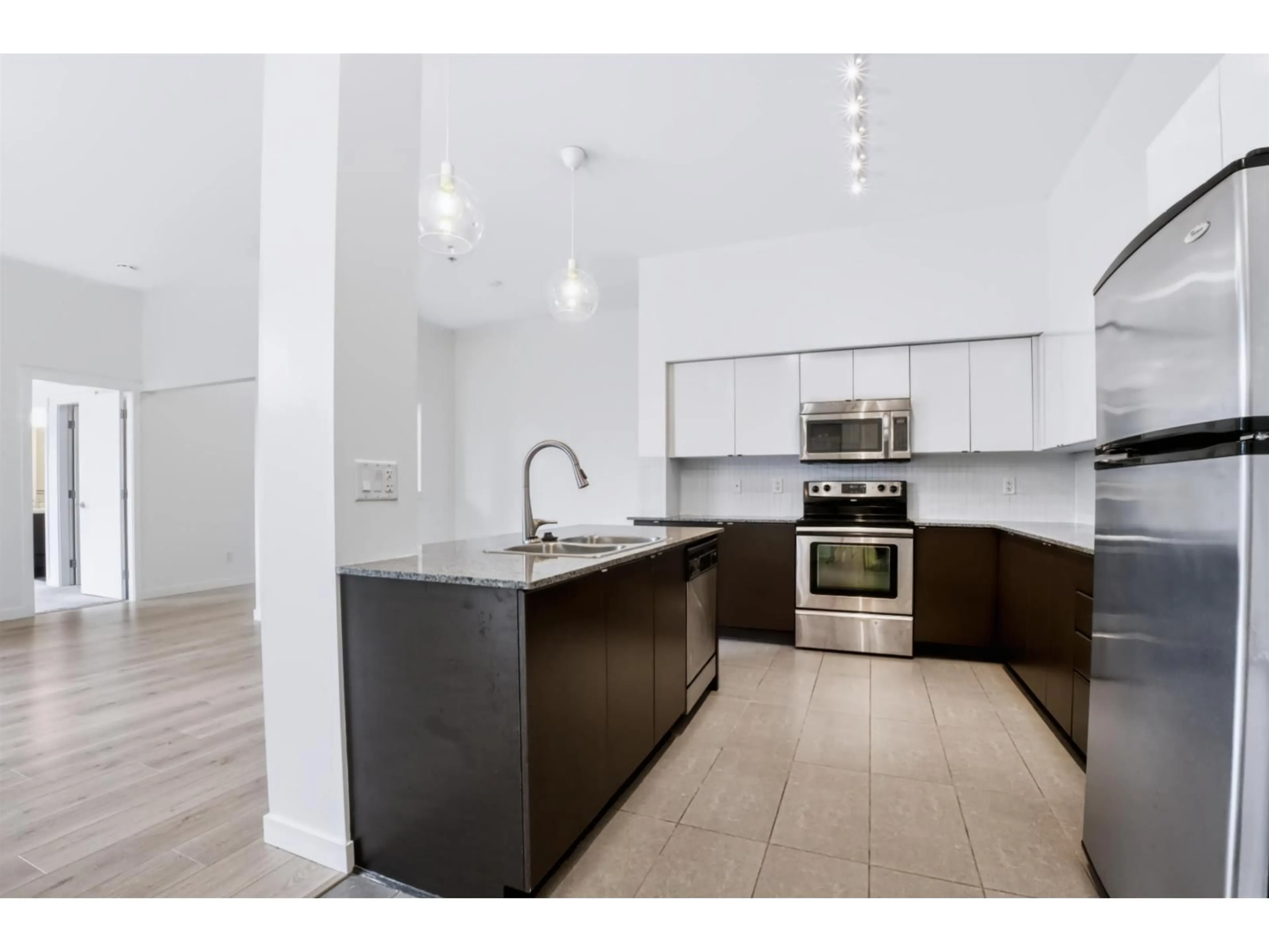 Open concept kitchen, unknown for 523 - 13733 107A AVENUE, Surrey British Columbia V3T0B7