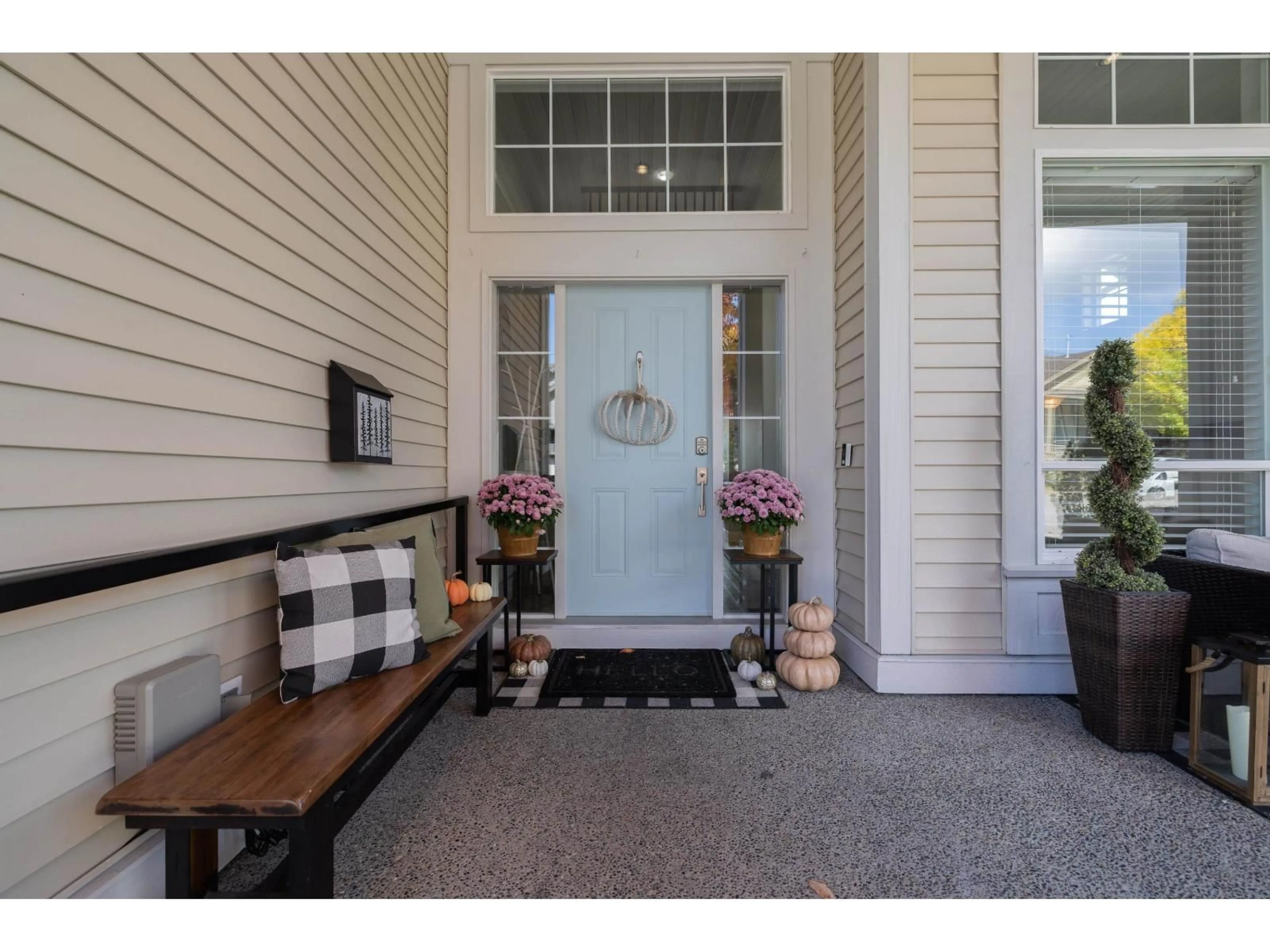 Indoor entryway for 19670 68A AVENUE, Langley British Columbia V2Y3H2