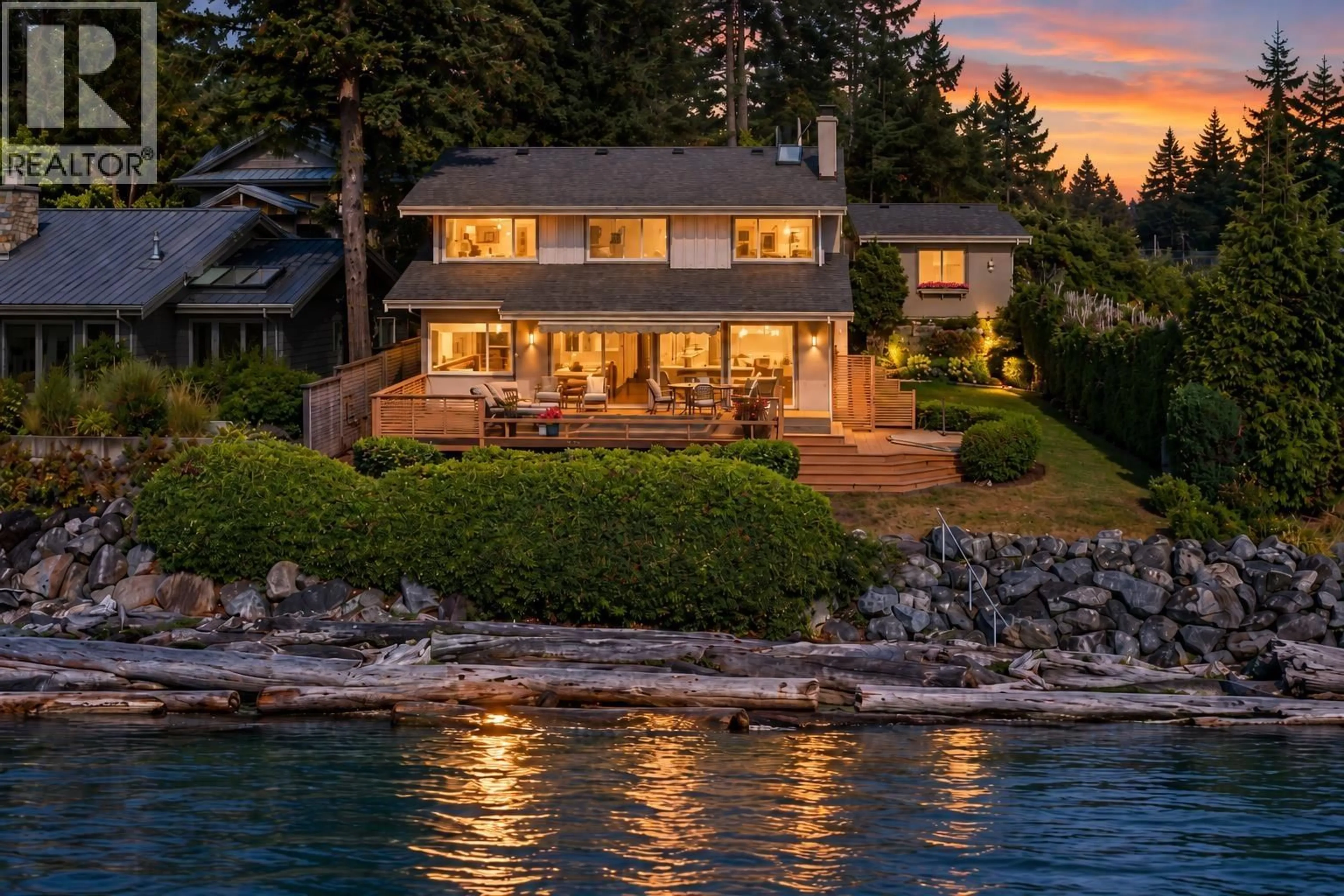 A pic from outside/outdoor area/front of a property/back of a property/a pic from drone, water/lake/river/ocean view for 6577 SUNSHINE COAST HIGHWAY, Sechelt British Columbia V7Z0T1