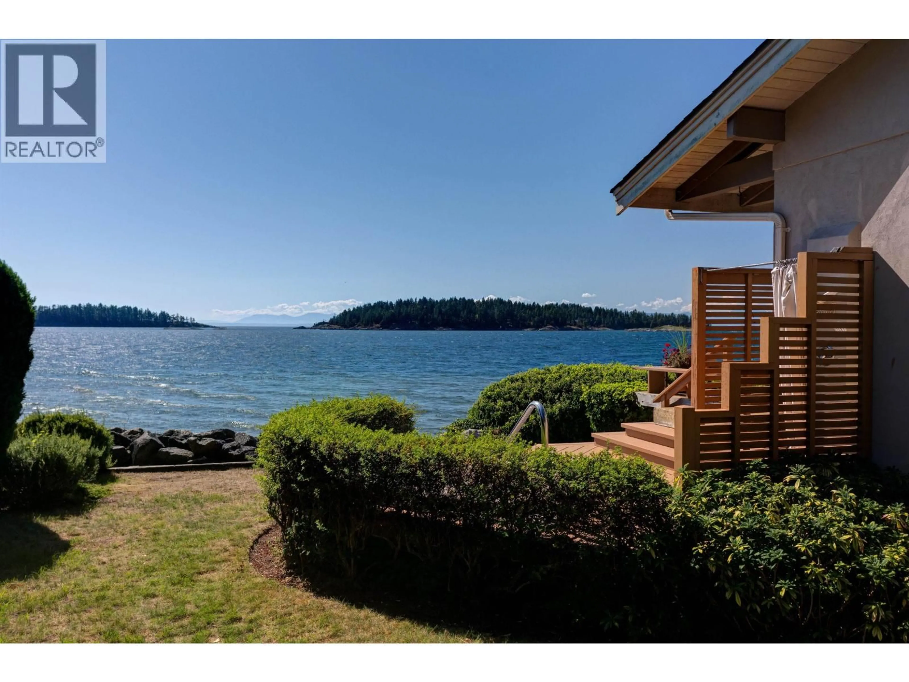 Patio, water/lake/river/ocean view for 6577 SUNSHINE COAST HIGHWAY, Sechelt British Columbia V7Z0T1