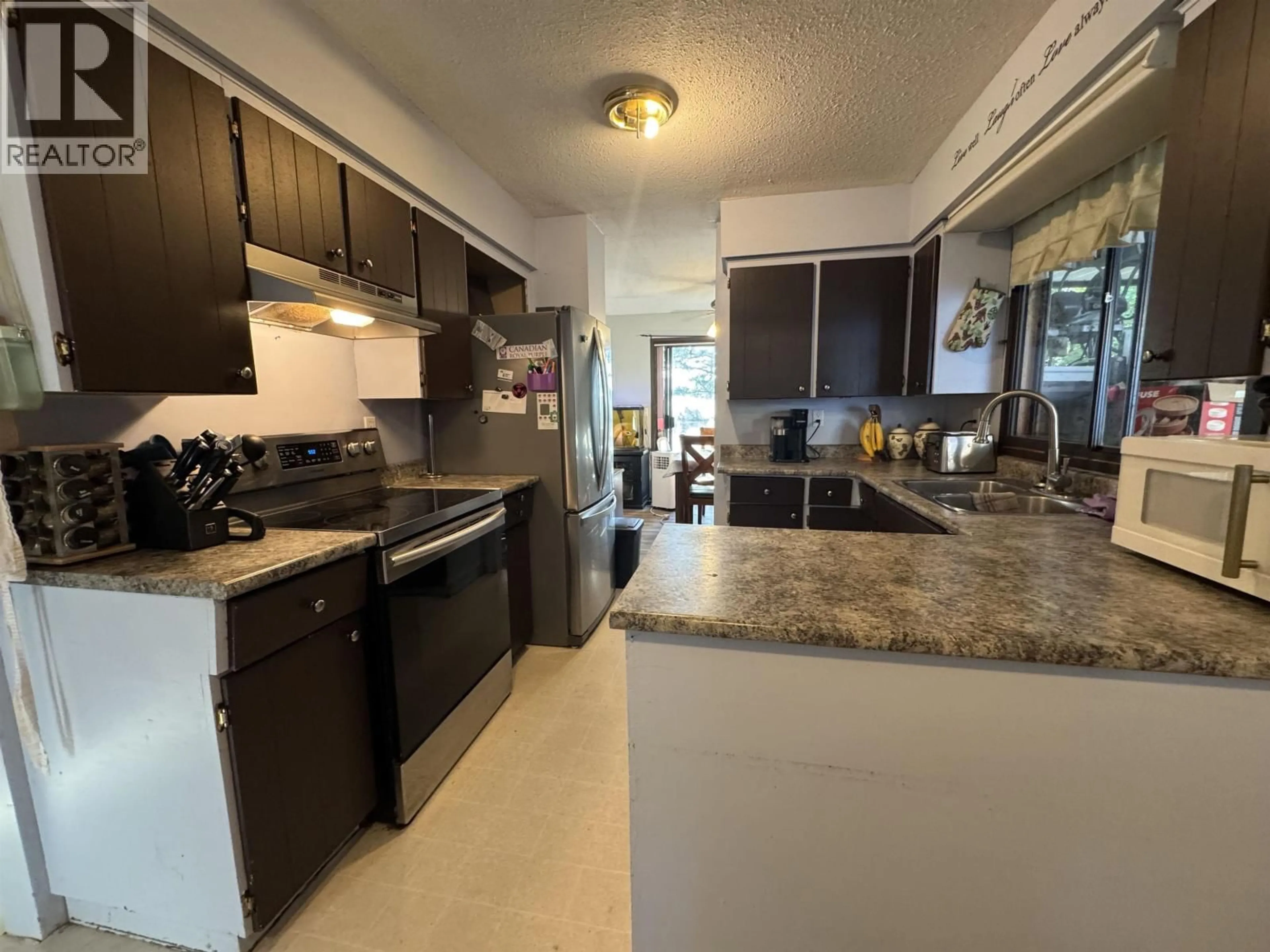Open concept kitchen, ceramic/tile floor for 527 CENTENNIAL DRIVE, Williams Lake British Columbia V2G4E5