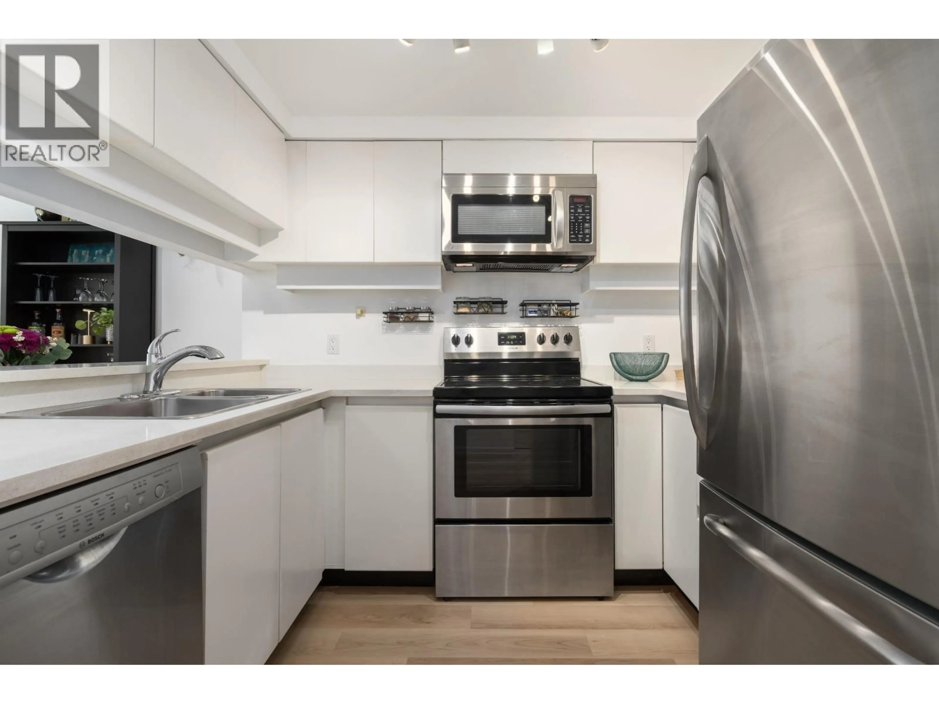 Standard kitchen, unknown for 807 - 1238 MELVILLE STREET, Vancouver British Columbia V6E4N2