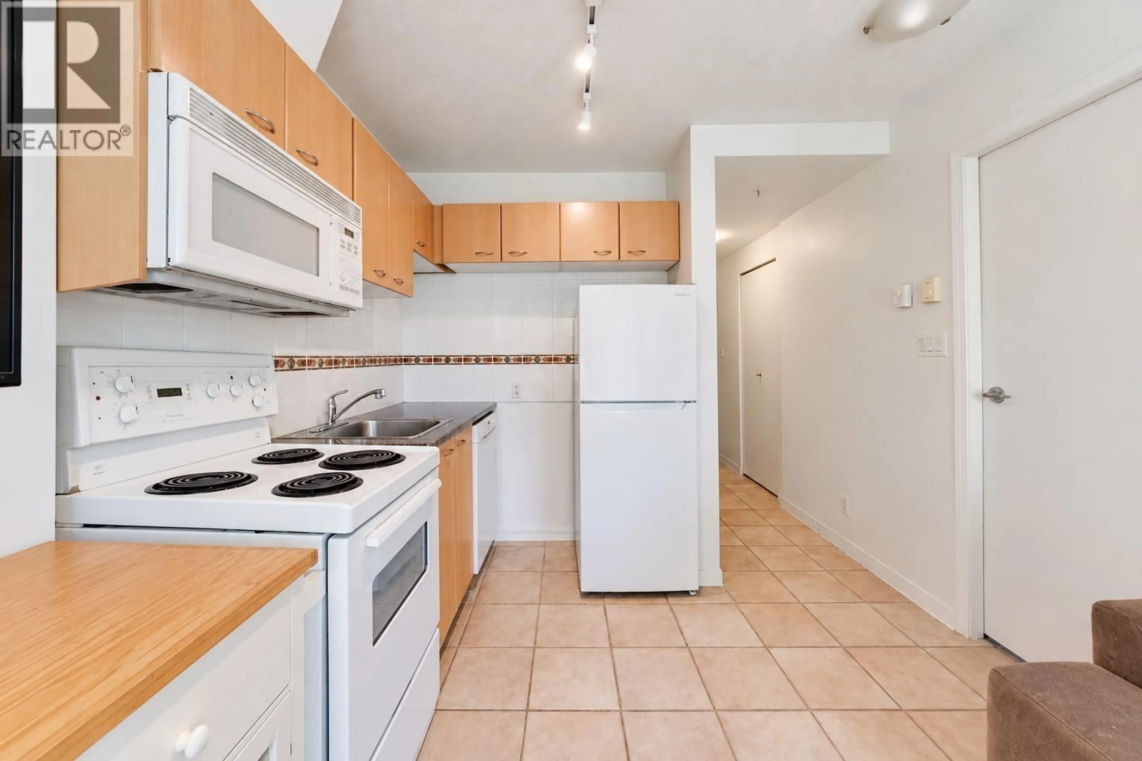 Standard kitchen, unknown for 403 - 1367 ALBERNI STREET, Vancouver British Columbia V6E4R9