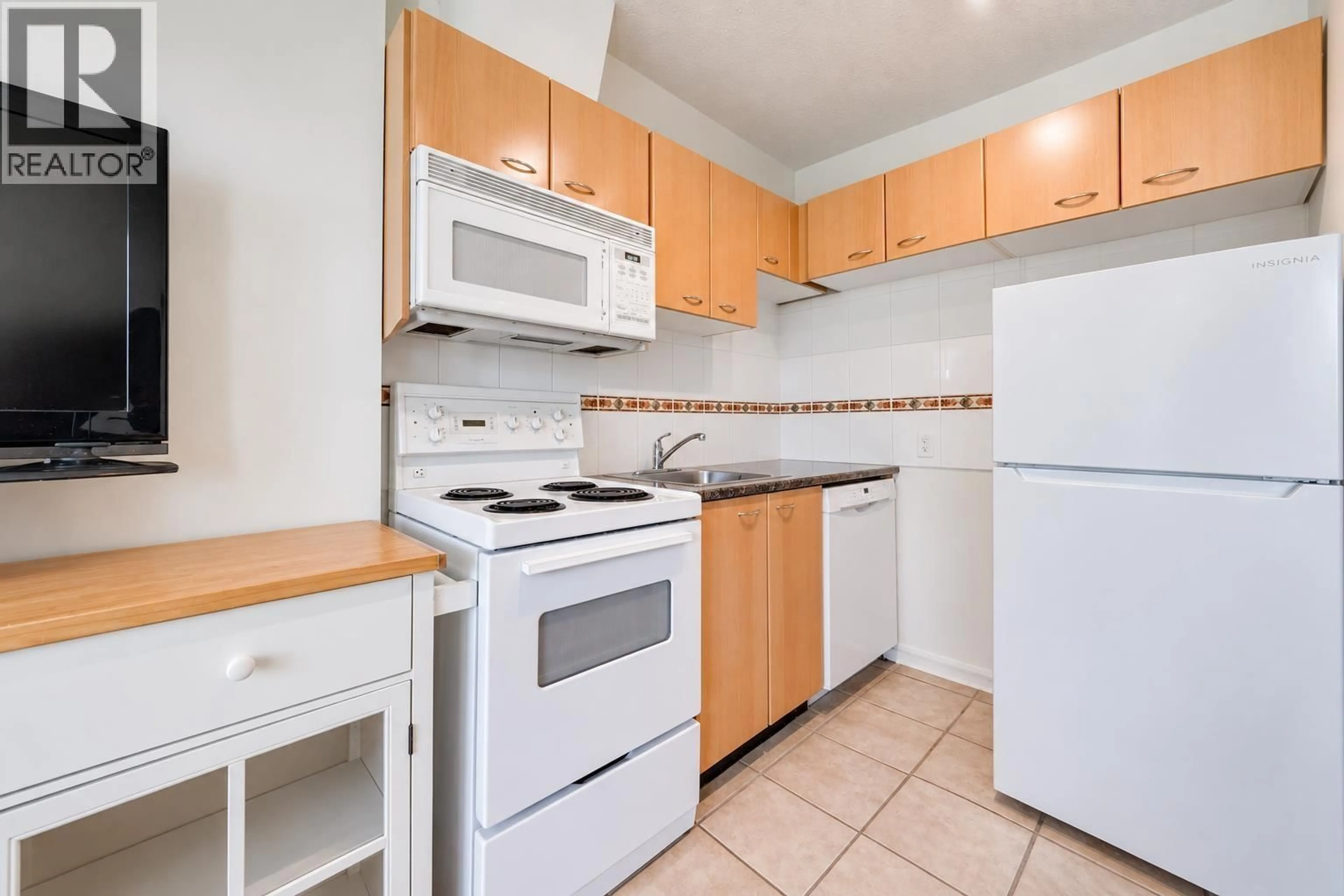 Standard kitchen, unknown for 403 - 1367 ALBERNI STREET, Vancouver British Columbia V6E4R9