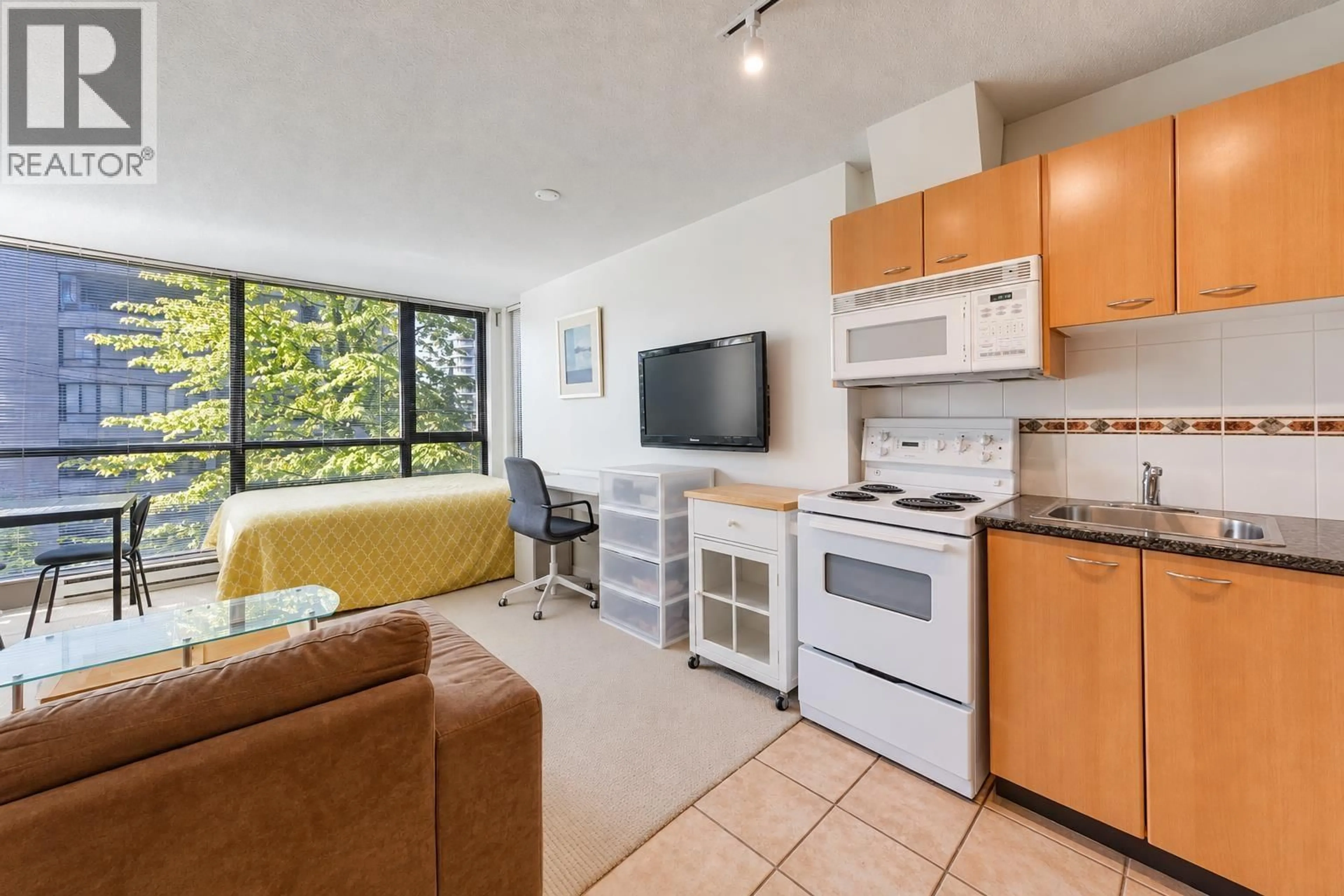 Standard kitchen, unknown for 403 - 1367 ALBERNI STREET, Vancouver British Columbia V6E4R9
