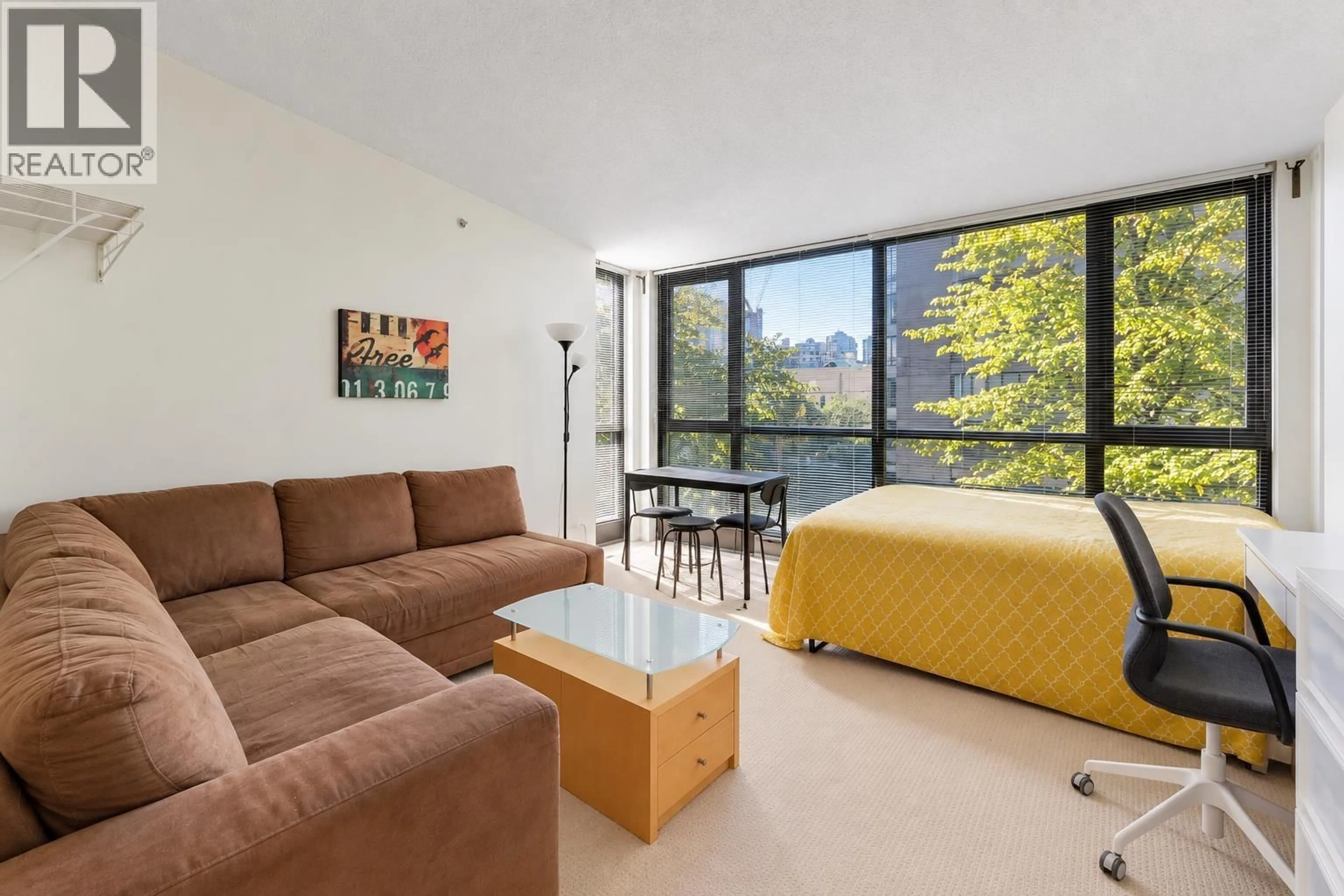 Living room with furniture, unknown for 403 - 1367 ALBERNI STREET, Vancouver British Columbia V6E4R9