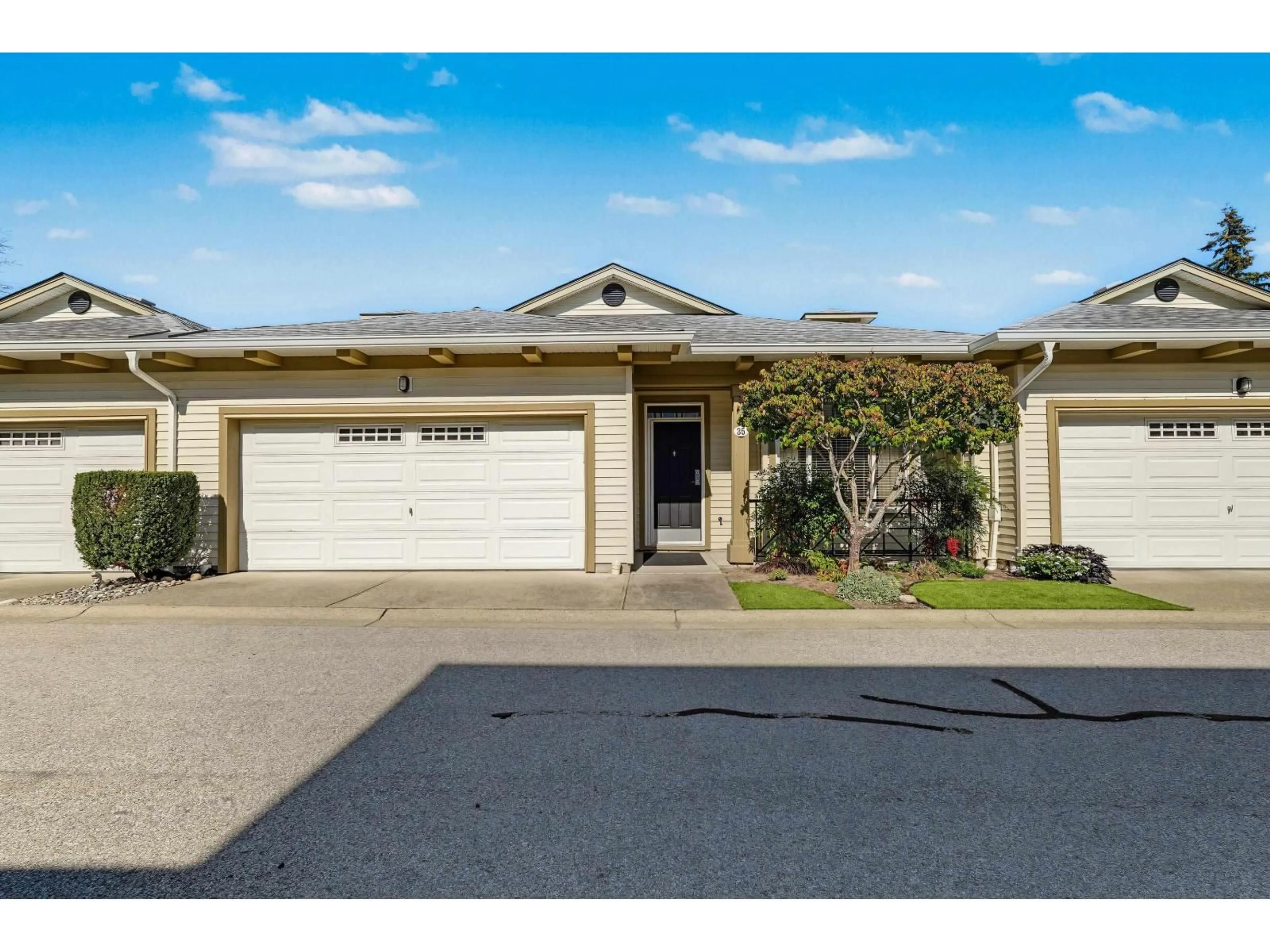 Unknown for 35 - 15188 62A AVENUE, Surrey British Columbia V3S1W7