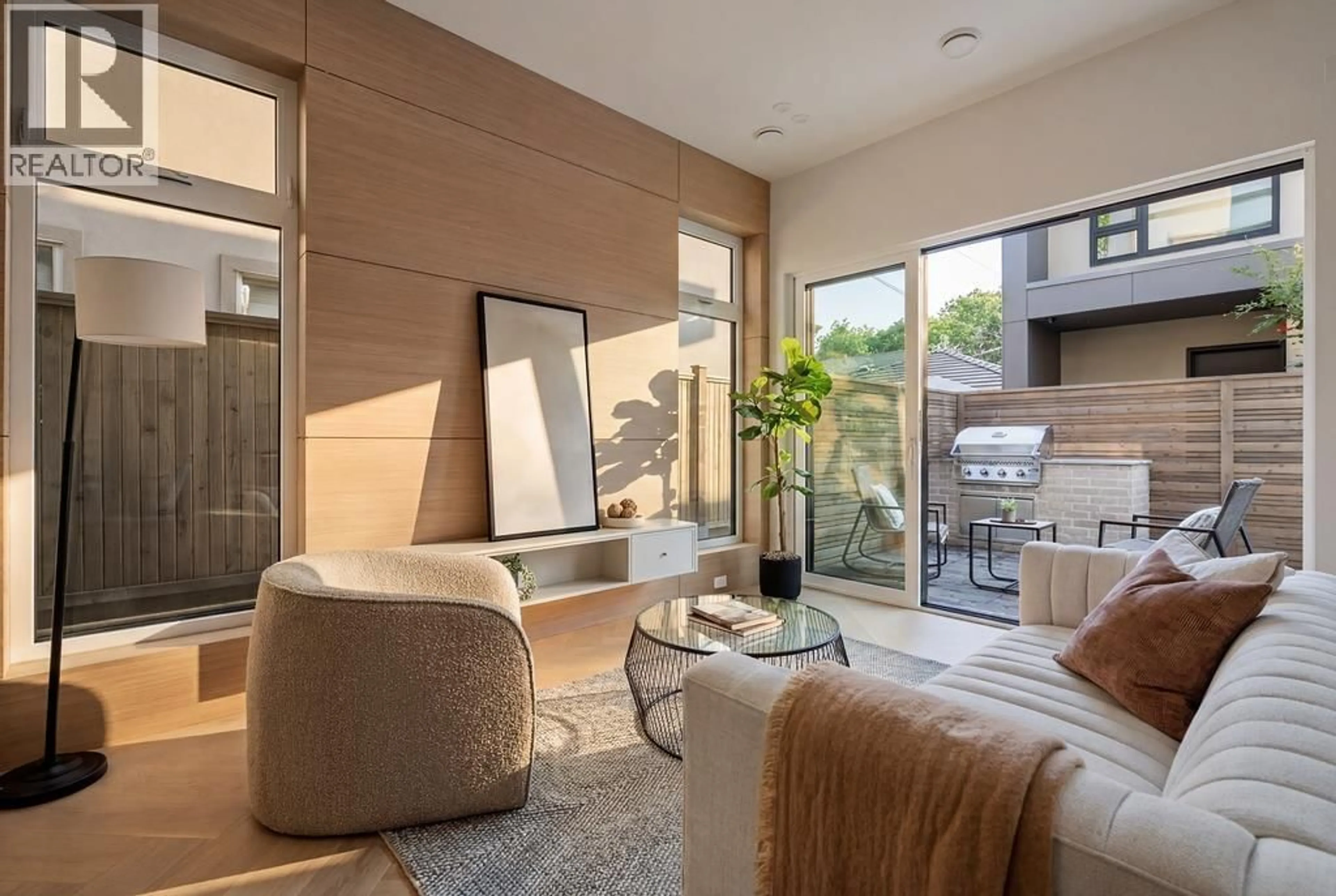 Living room with furniture, unknown for 2 - 364 23RD AVENUE, Vancouver British Columbia V5V1X5