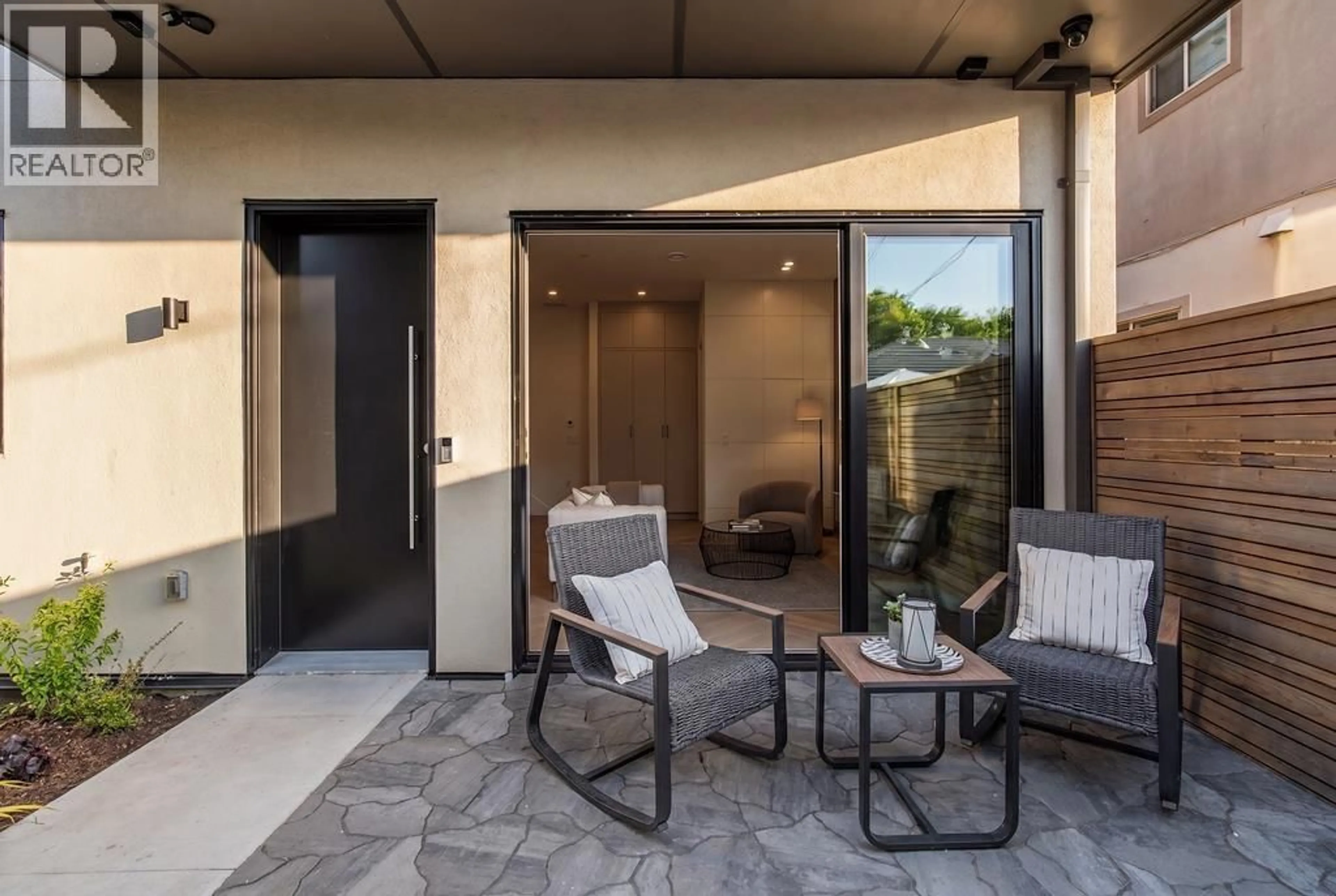 Patio, street for 2 - 364 23RD AVENUE, Vancouver British Columbia V5V1X5