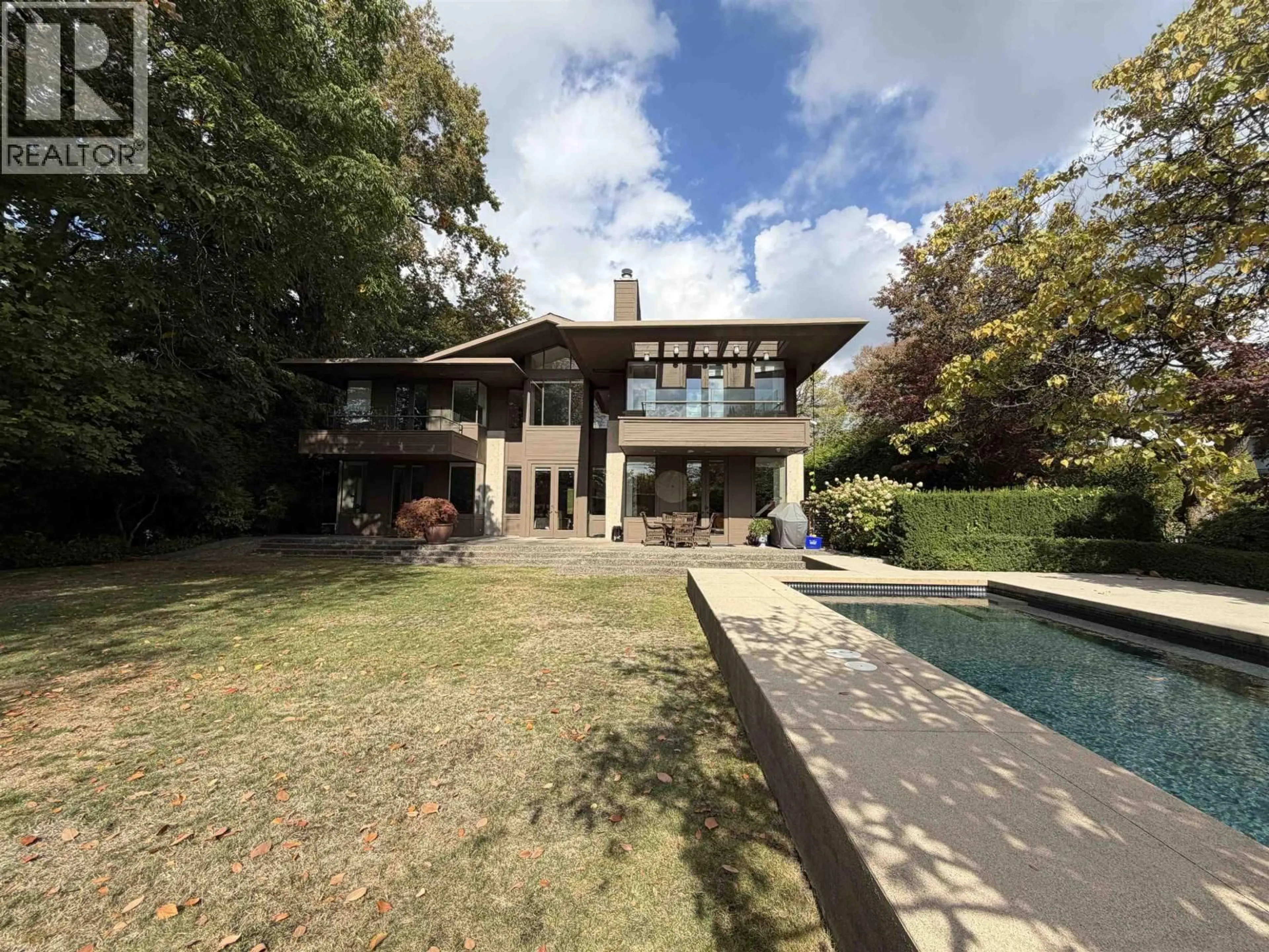 A pic from outside/outdoor area/front of a property/back of a property/a pic from drone, street for 1178 LAURIER AVENUE, Vancouver British Columbia V6H1Y5