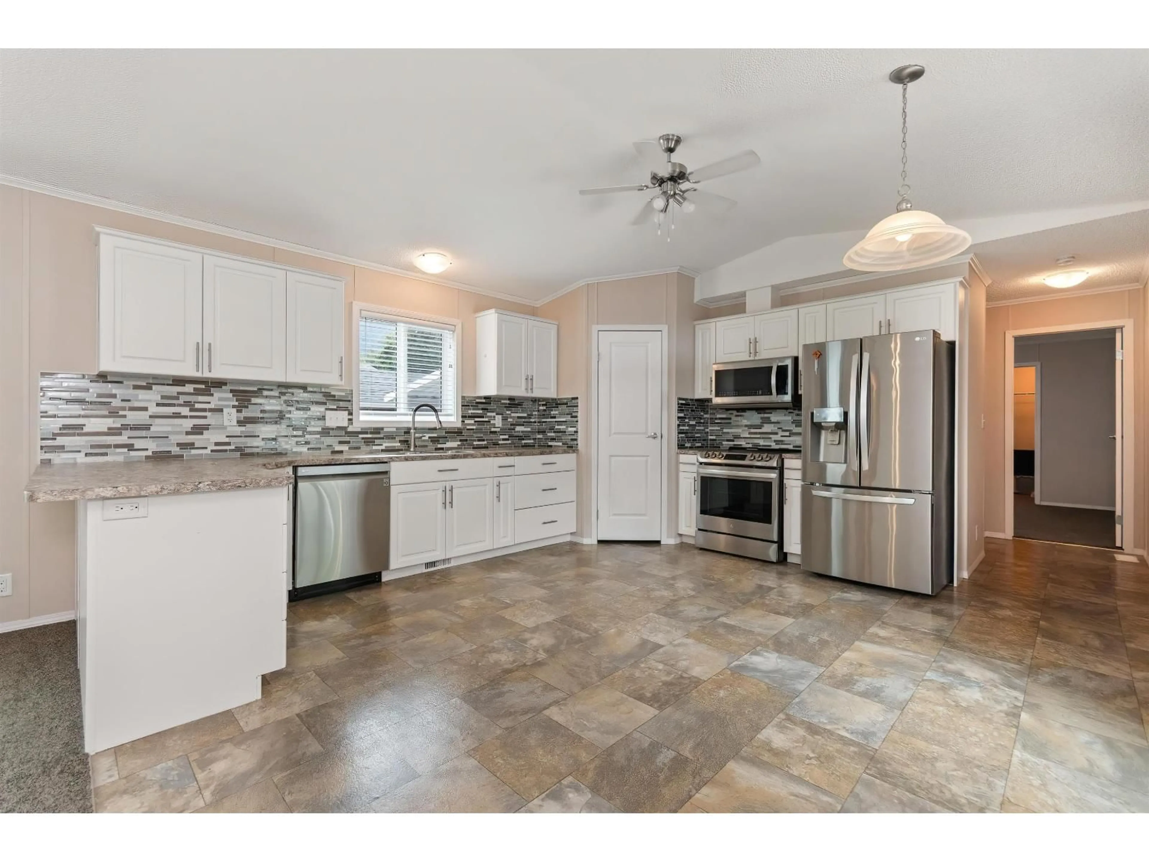 Open concept kitchen, ceramic/tile floor for 29 - 59060 LOUGHEED HIGHWAY, Agassiz British Columbia V0X1L3