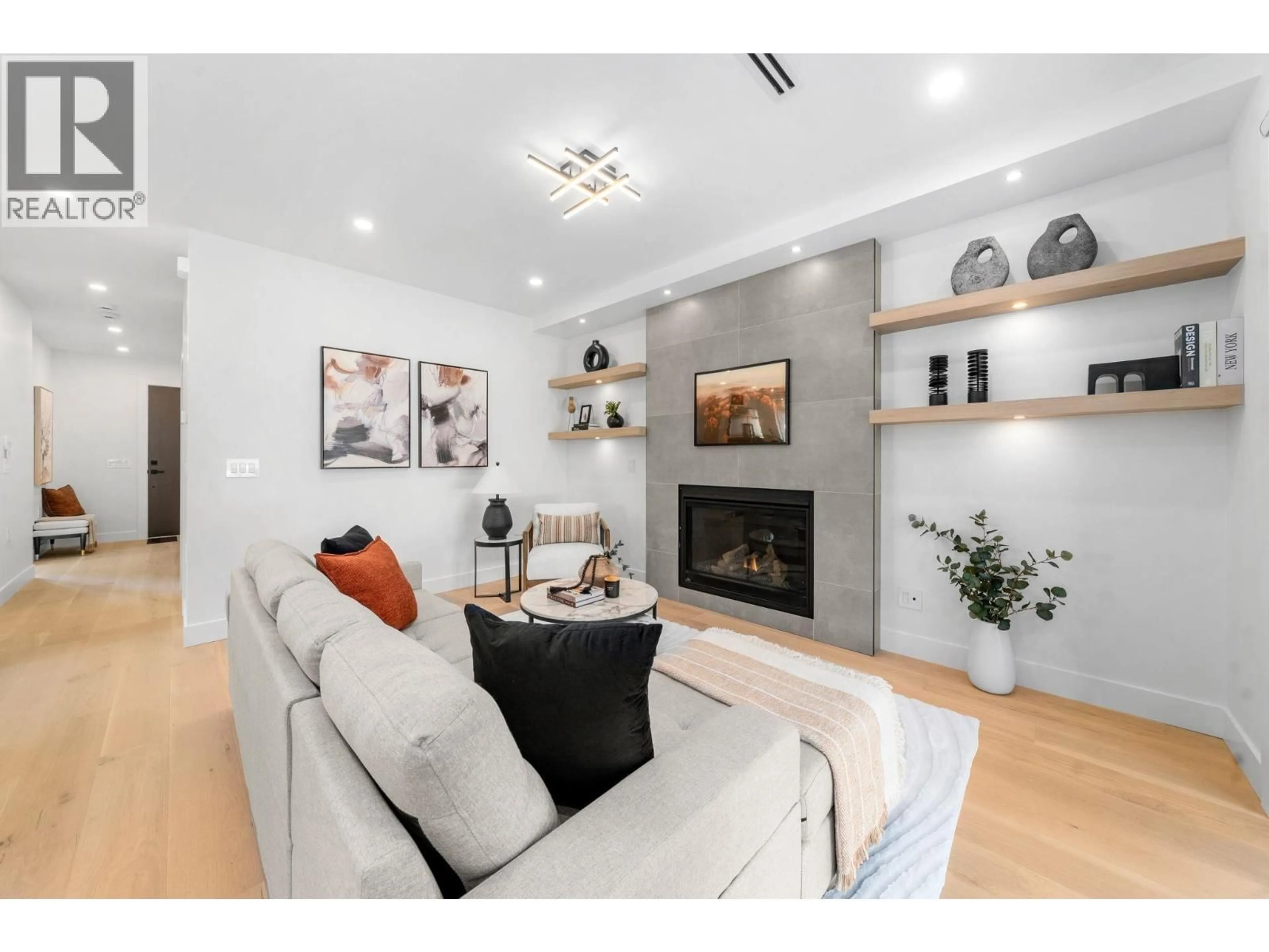 Living room with furniture, wood/laminate floor for 1350 ROSS ROAD, North Vancouver British Columbia V7J1V2