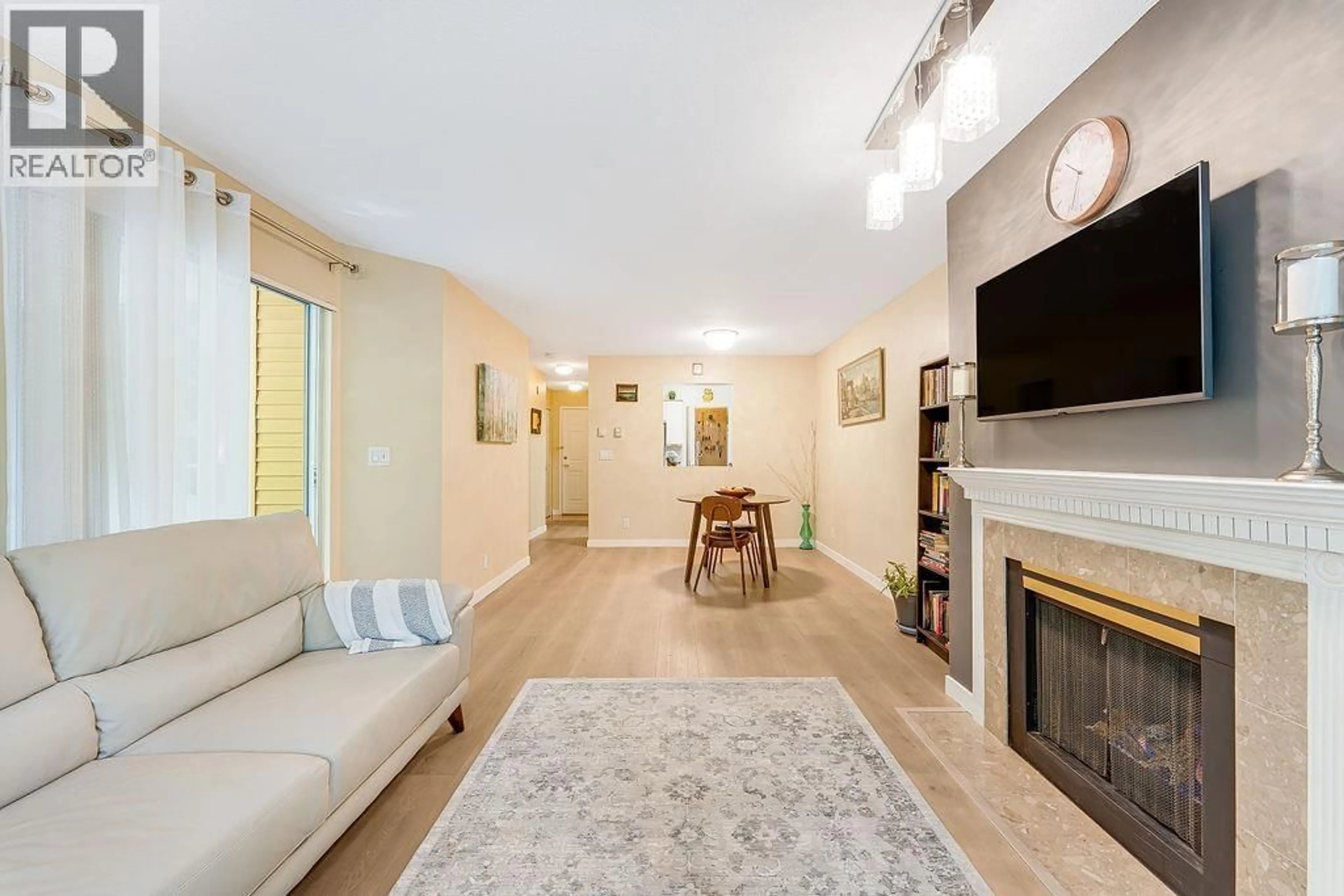 Living room with furniture, unknown for 205 - 6860 RUMBLE STREET, Burnaby British Columbia V5E1A8