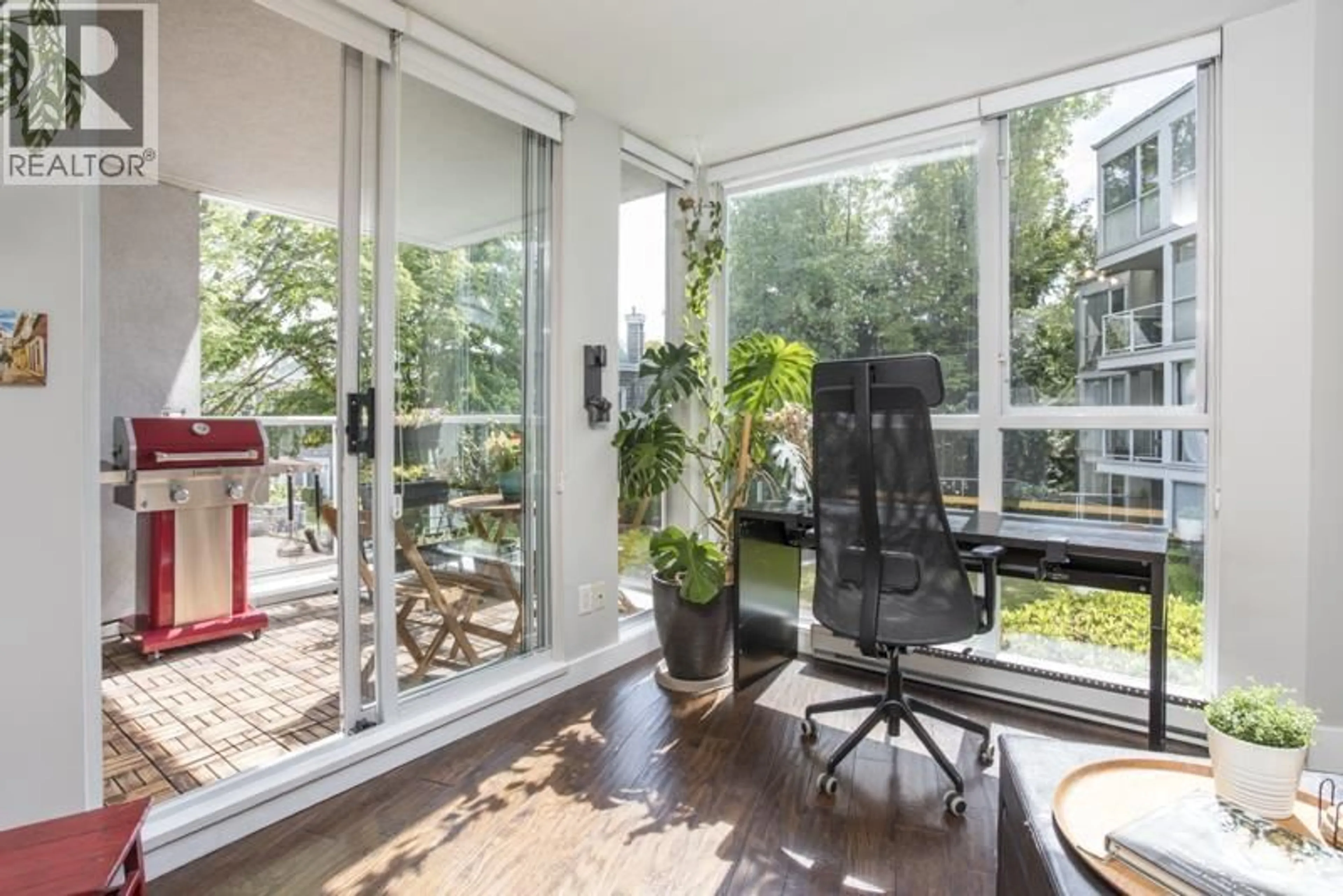 Indoor foyer for 211 - 8460 JELLICOE STREET, Vancouver British Columbia V5S4S8