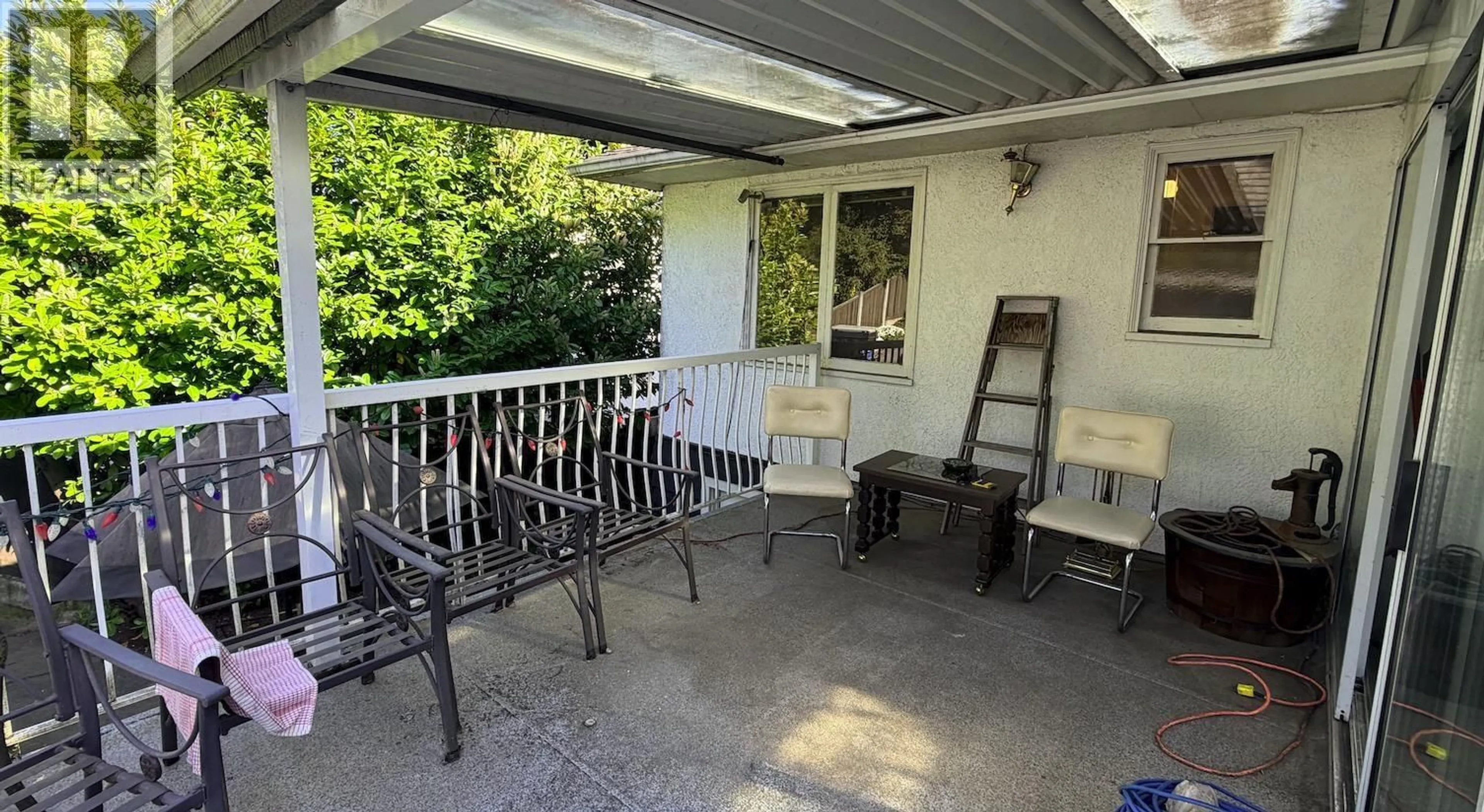 Patio, street for 3831 MARINE DRIVE, Burnaby British Columbia V5J3E3