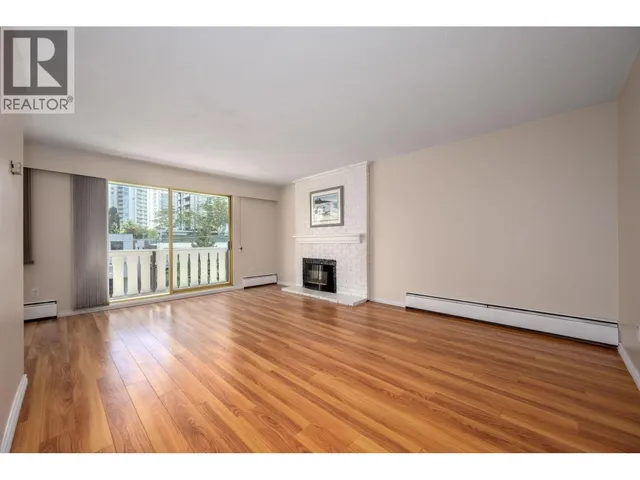 302 - 1345 CHESTERFIELD AVENUE, North Vancouver 2