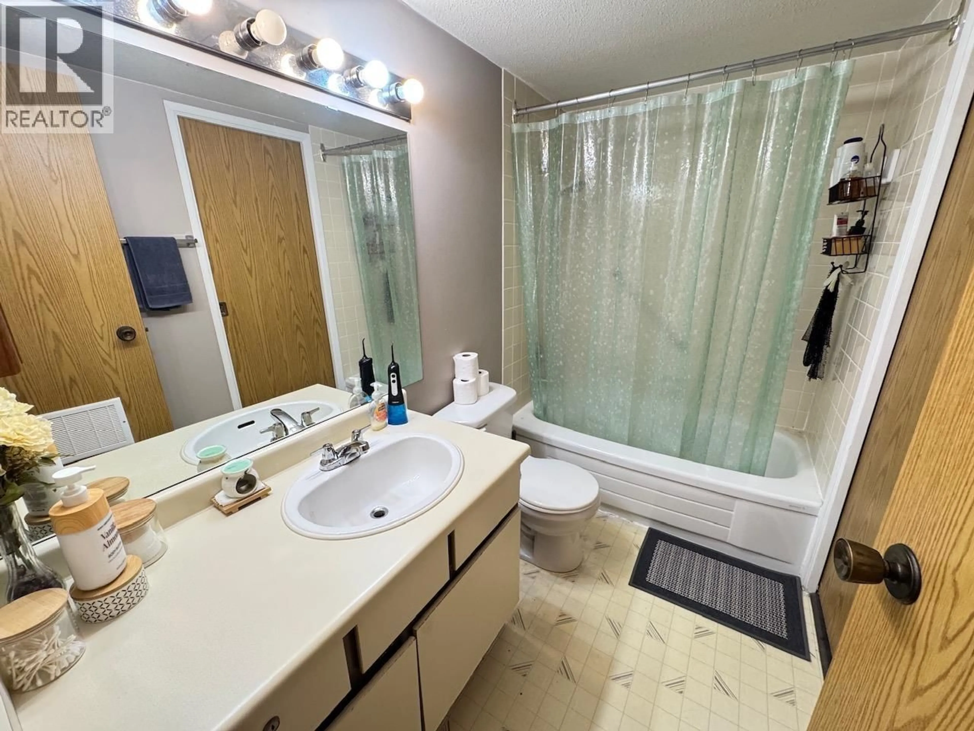 Standard bathroom, ceramic/tile floor for 306 - 4363 HALIFAX STREET, Burnaby British Columbia V5C5Z3