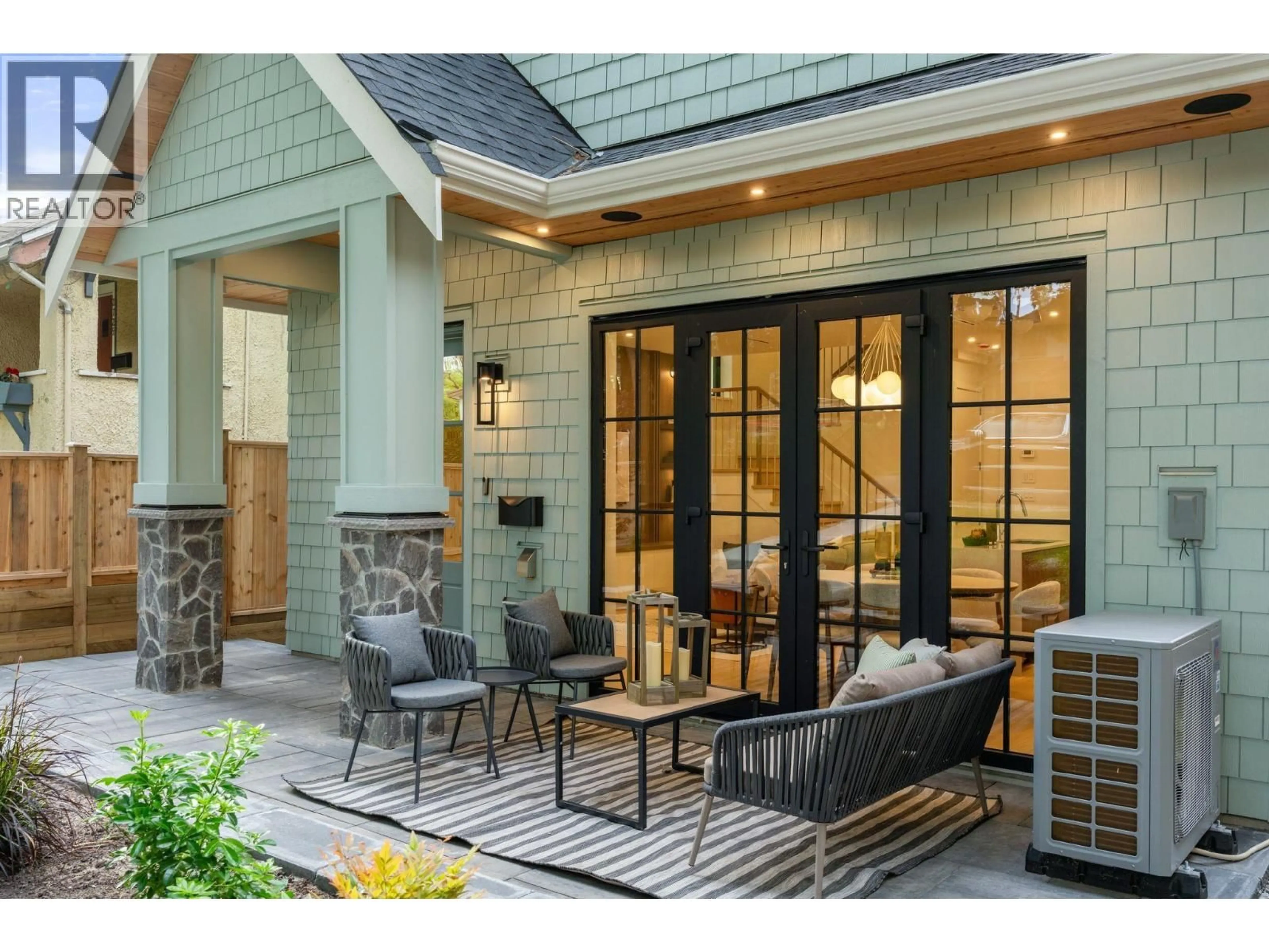 Patio, street for 1 - 2735 ETON STREET, Vancouver British Columbia V5K1K2