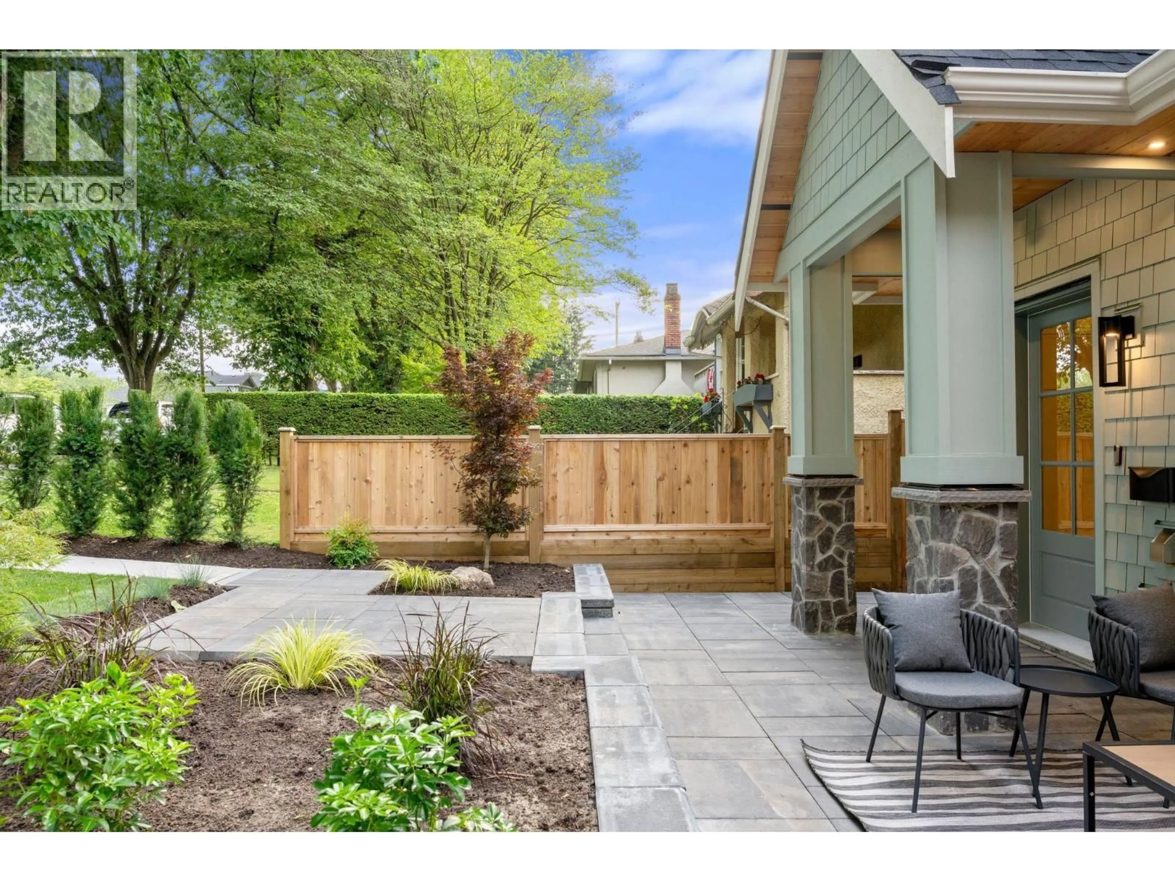 Patio, street for 1 - 2735 ETON STREET, Vancouver British Columbia V5K1K2