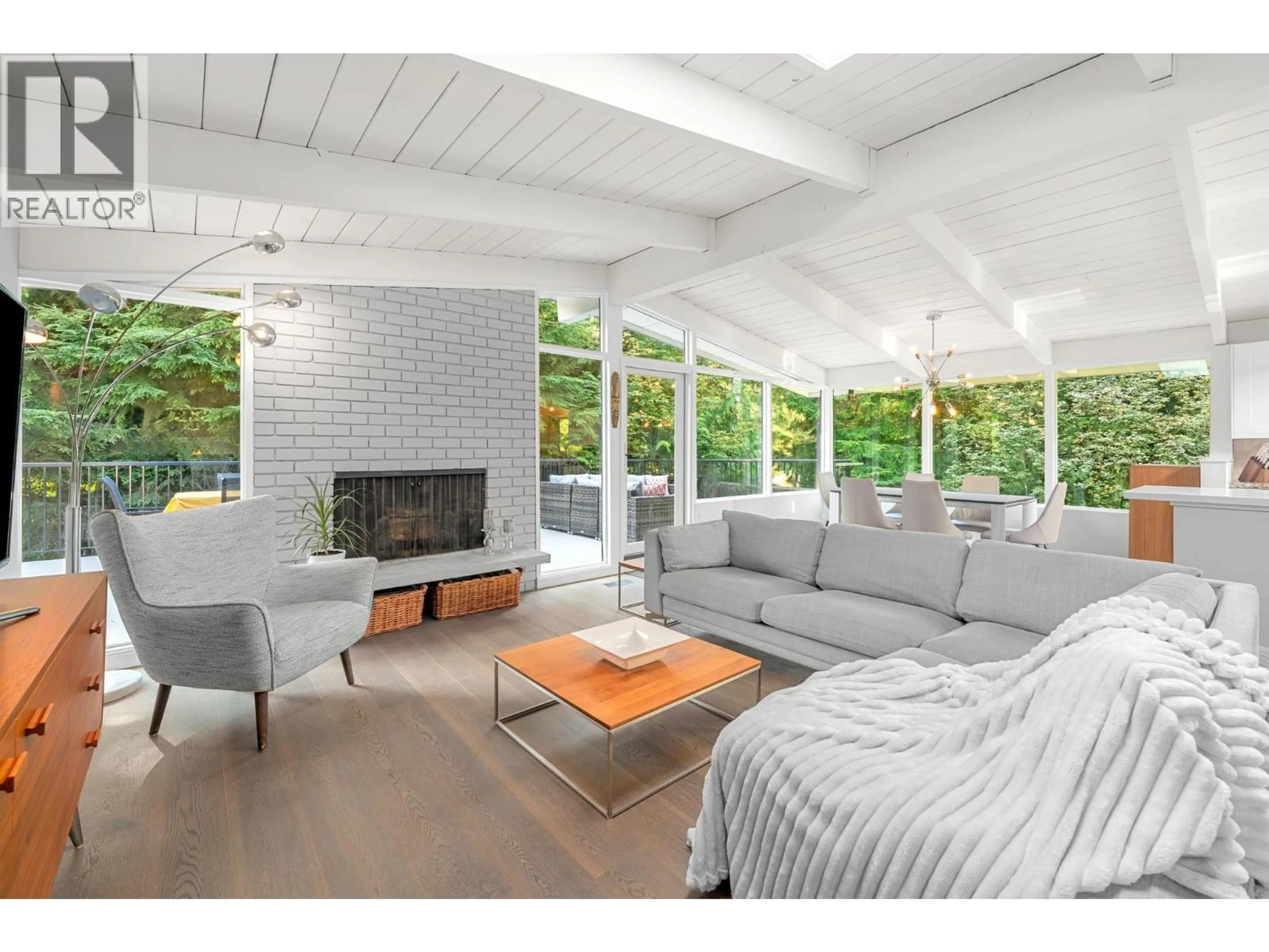Living room with furniture, unknown for 4505 LIONS AVENUE, North Vancouver British Columbia V7R3S7