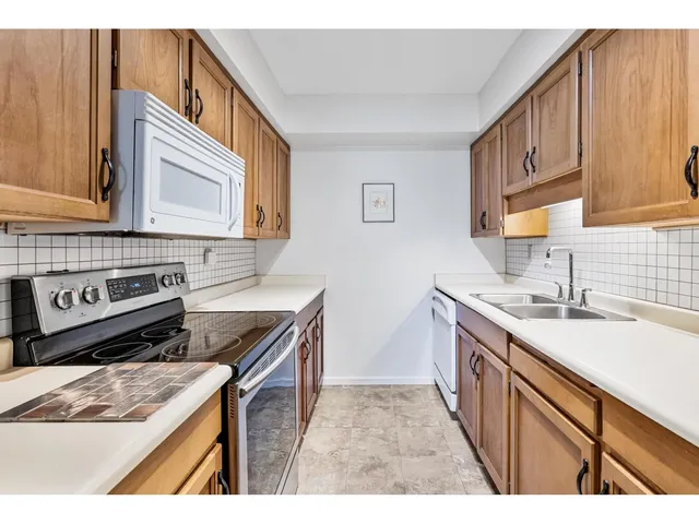 204 - 1458 BLACKWOOD STREET, White Rock 5