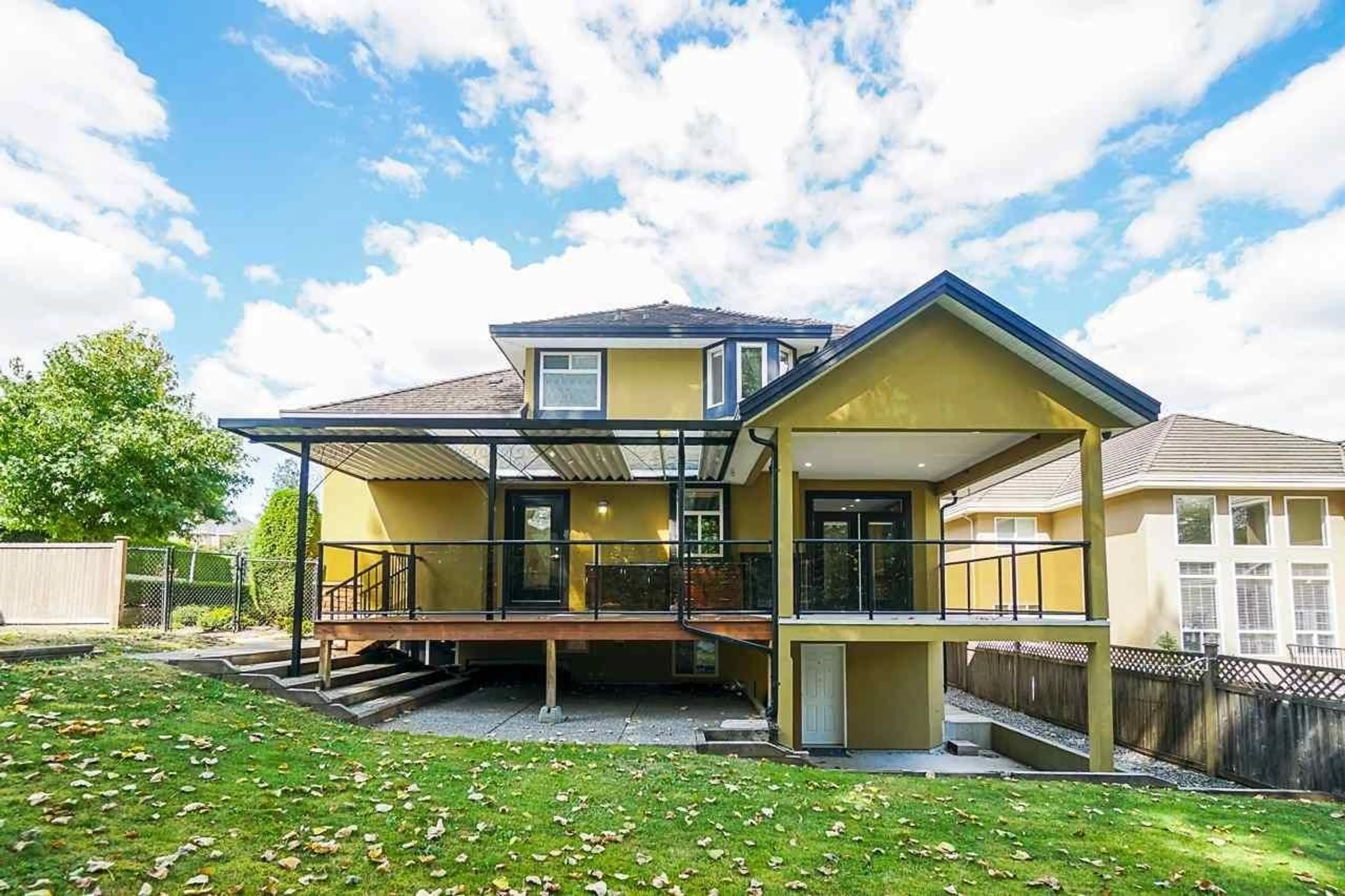Patio, building for 9238 164 STREET, Surrey British Columbia V4N3C9