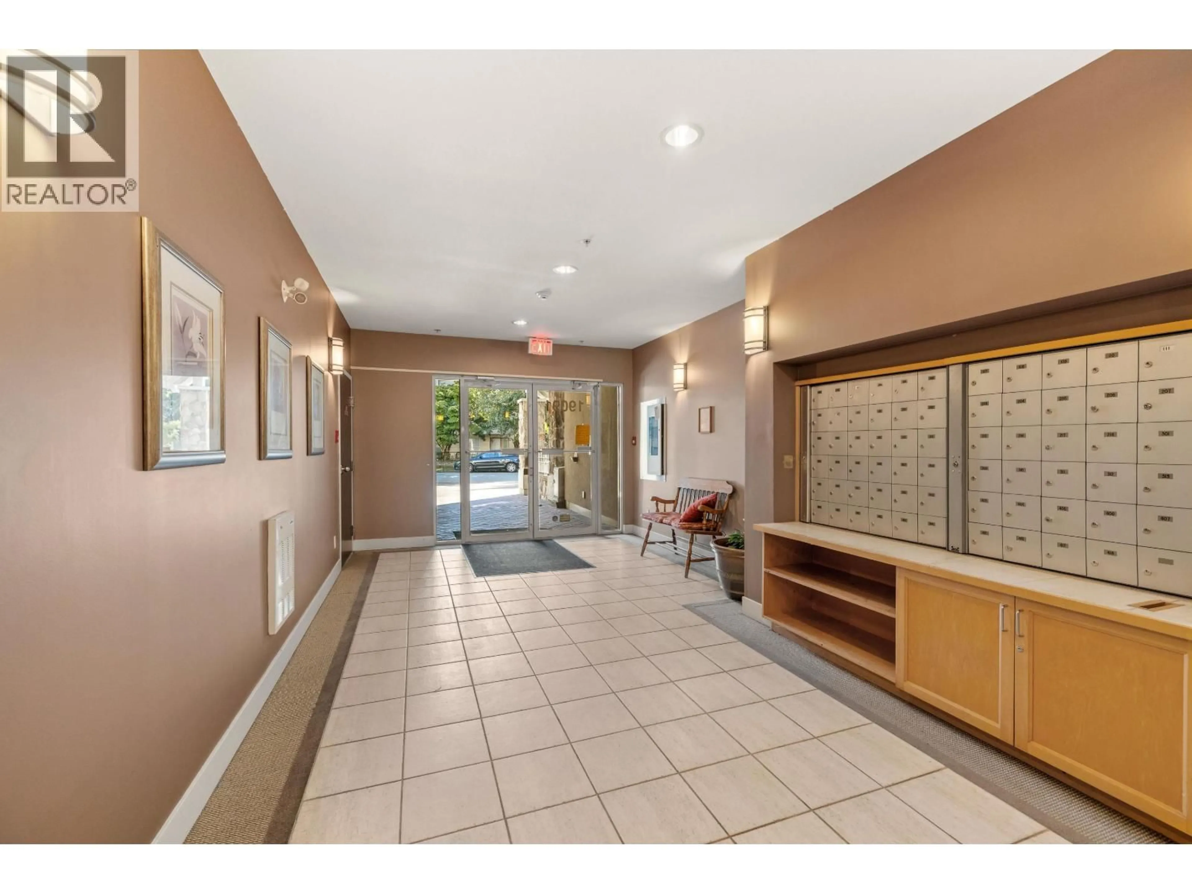 Indoor foyer for 207 - 19091 MCMYN ROAD, Pitt Meadows British Columbia V3Y2S8