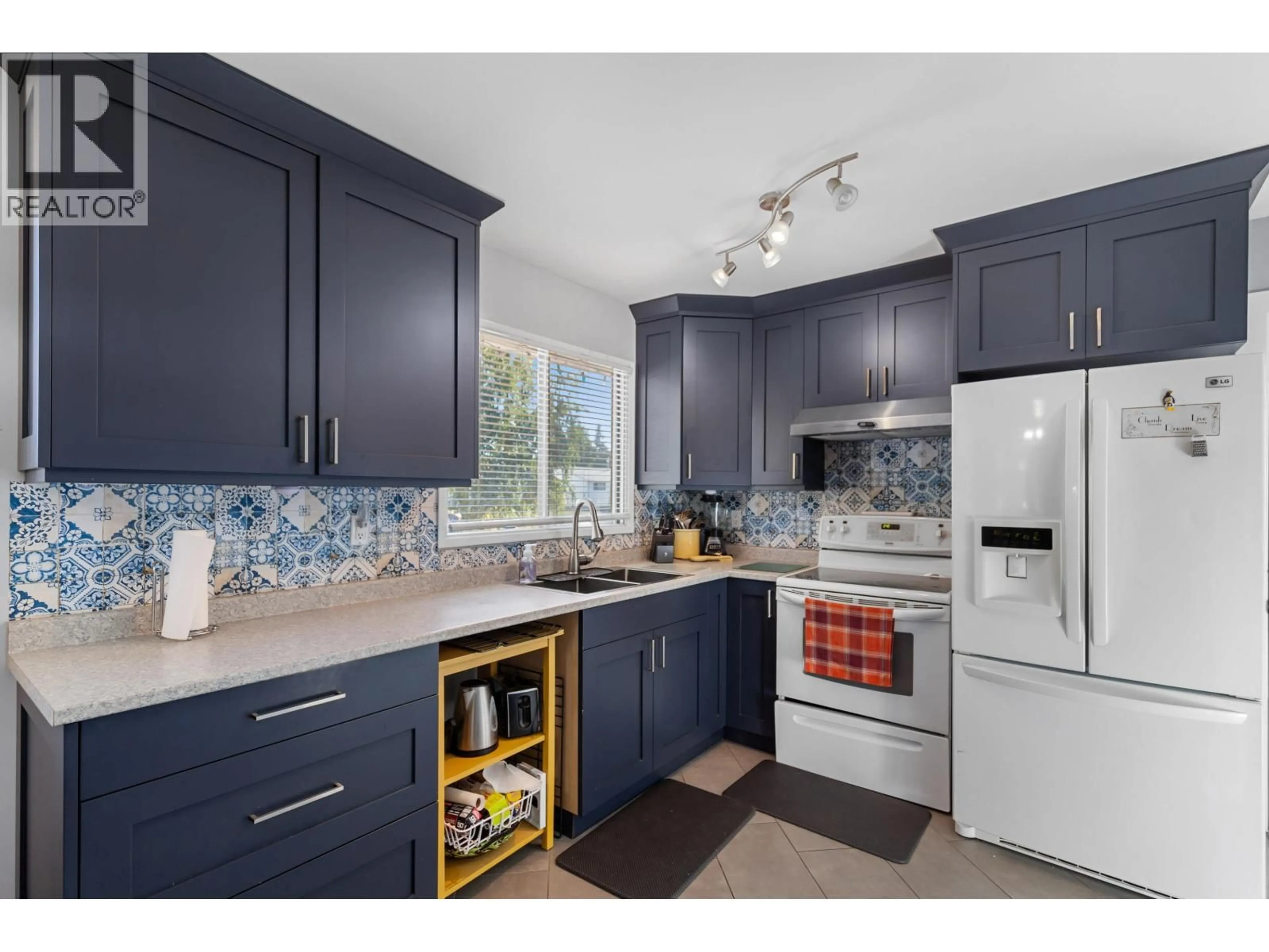Contemporary kitchen, ceramic/tile floor for 3918 ENEMARK CRESCENT, Prince George British Columbia V2N2X5