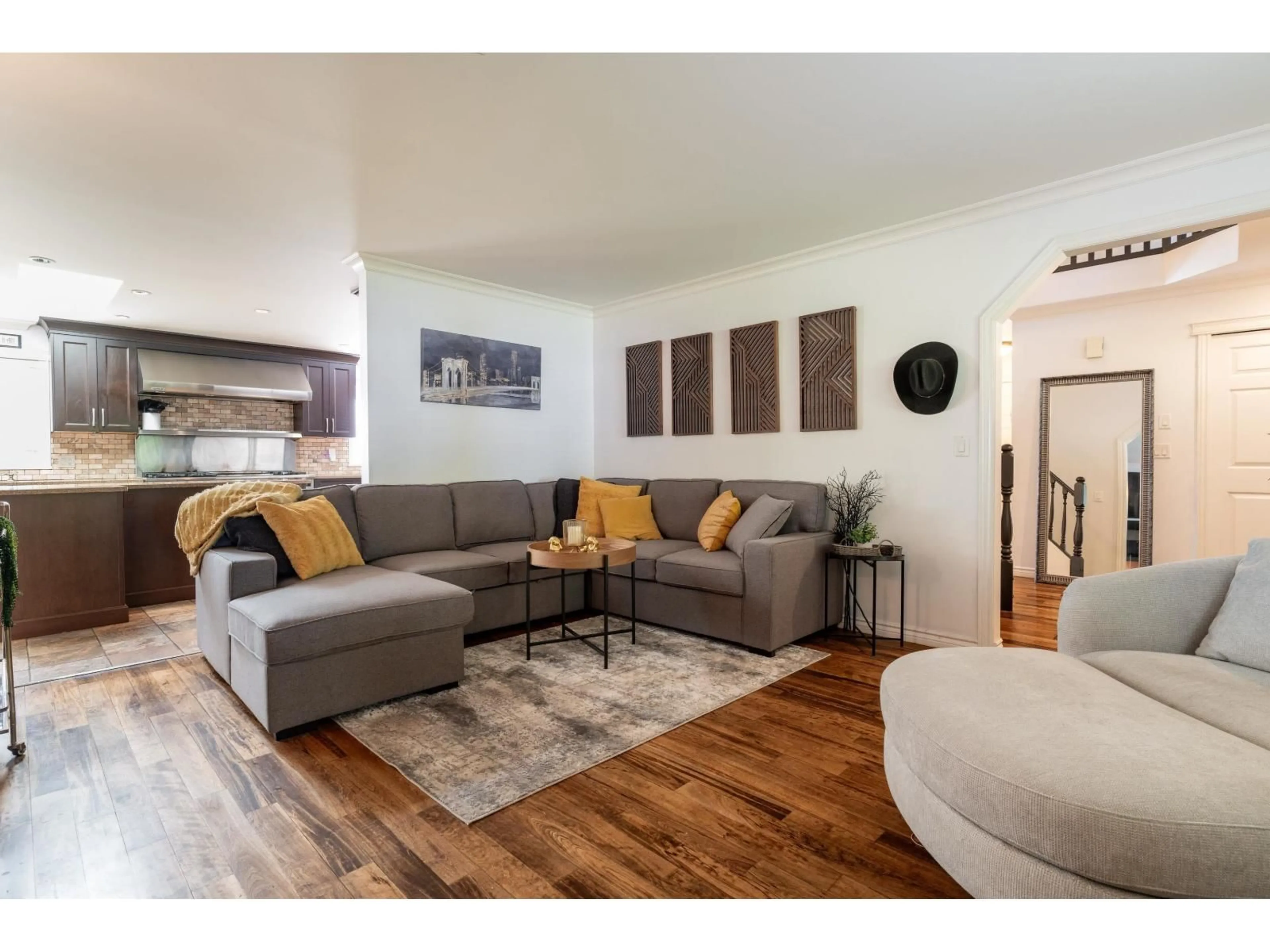 Living room with furniture, wood/laminate floor for 19118 86 AVENUE, Surrey British Columbia V4N6E3