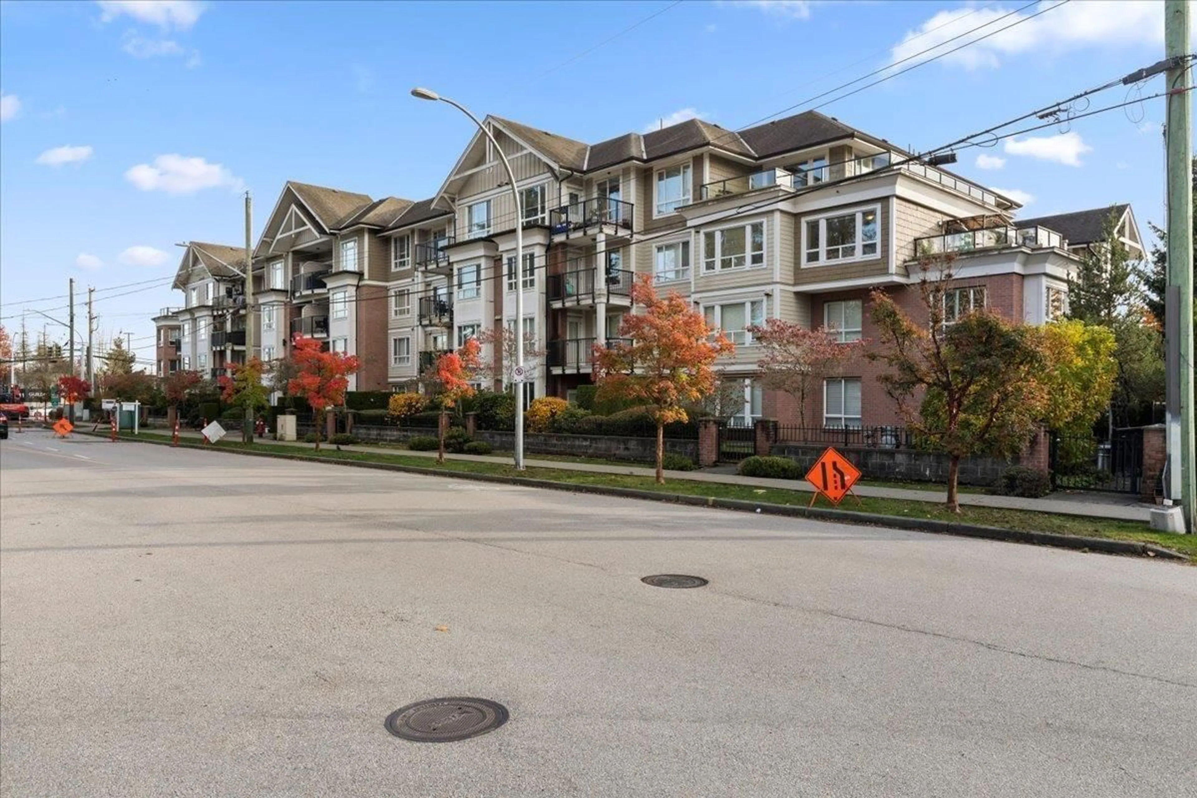 Unknown for 304 - 14960 102A AVENUE, Surrey British Columbia V3R6A3