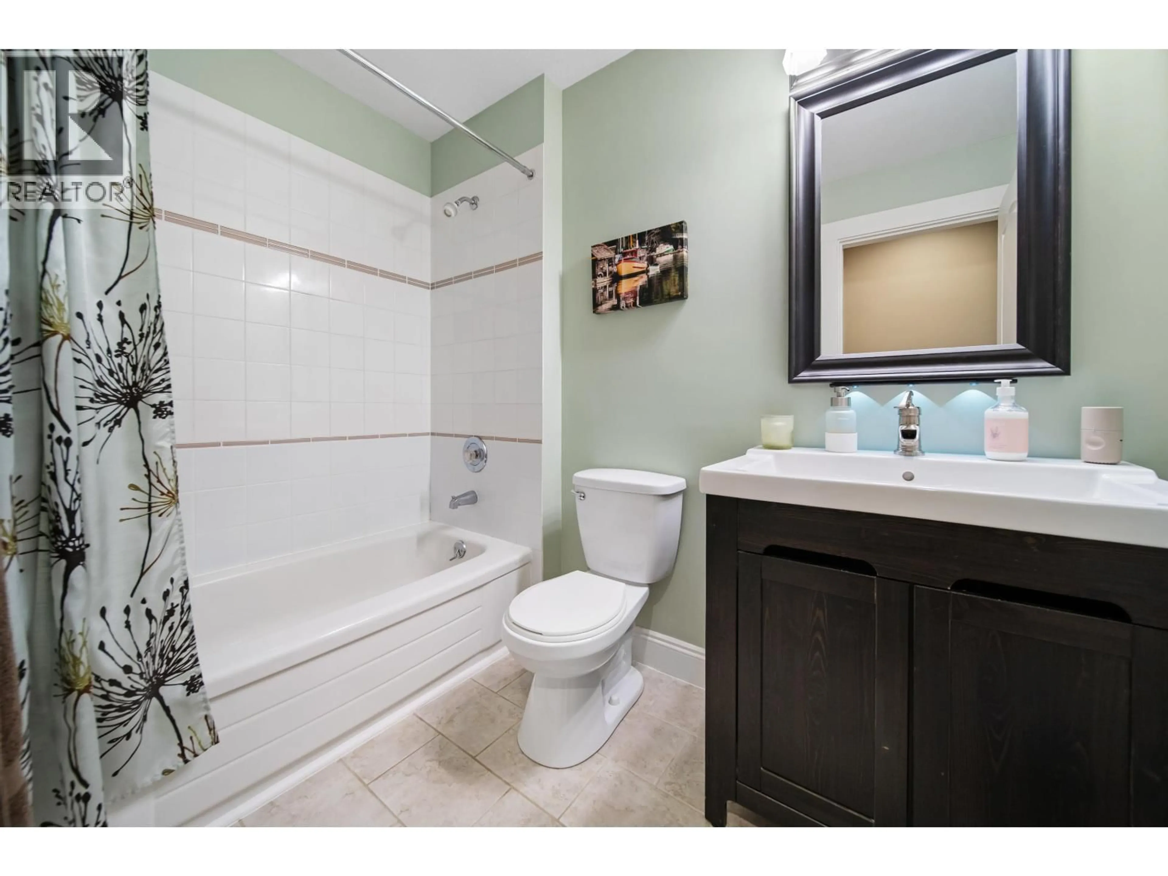 Standard bathroom, ceramic/tile floor for 121 - 12873 RAILWAY AVENUE, Richmond British Columbia V7E6K3