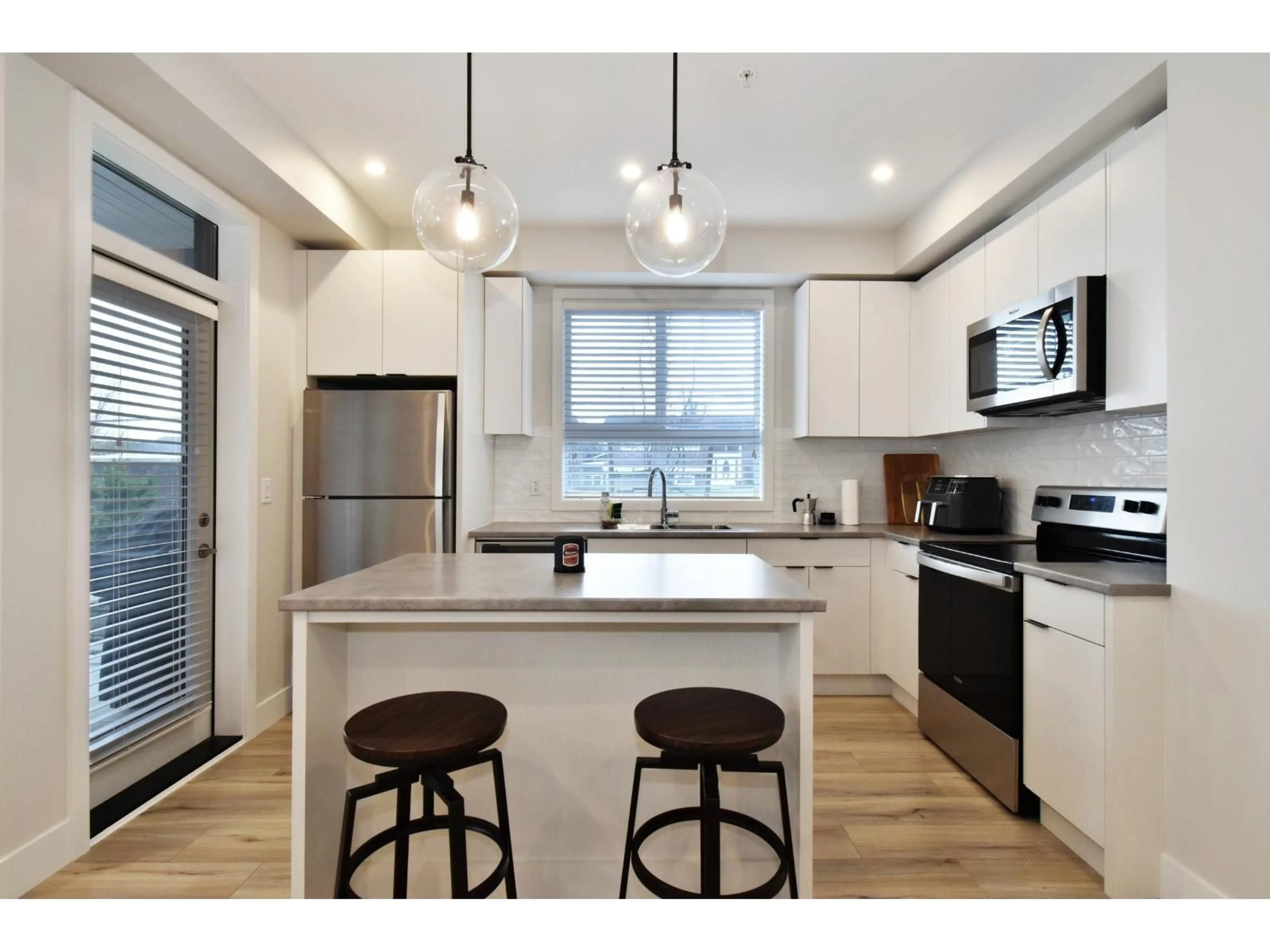 Open concept kitchen, unknown for 112 - 1514 MCCALLUM ROAD, Abbotsford British Columbia V2S0L8